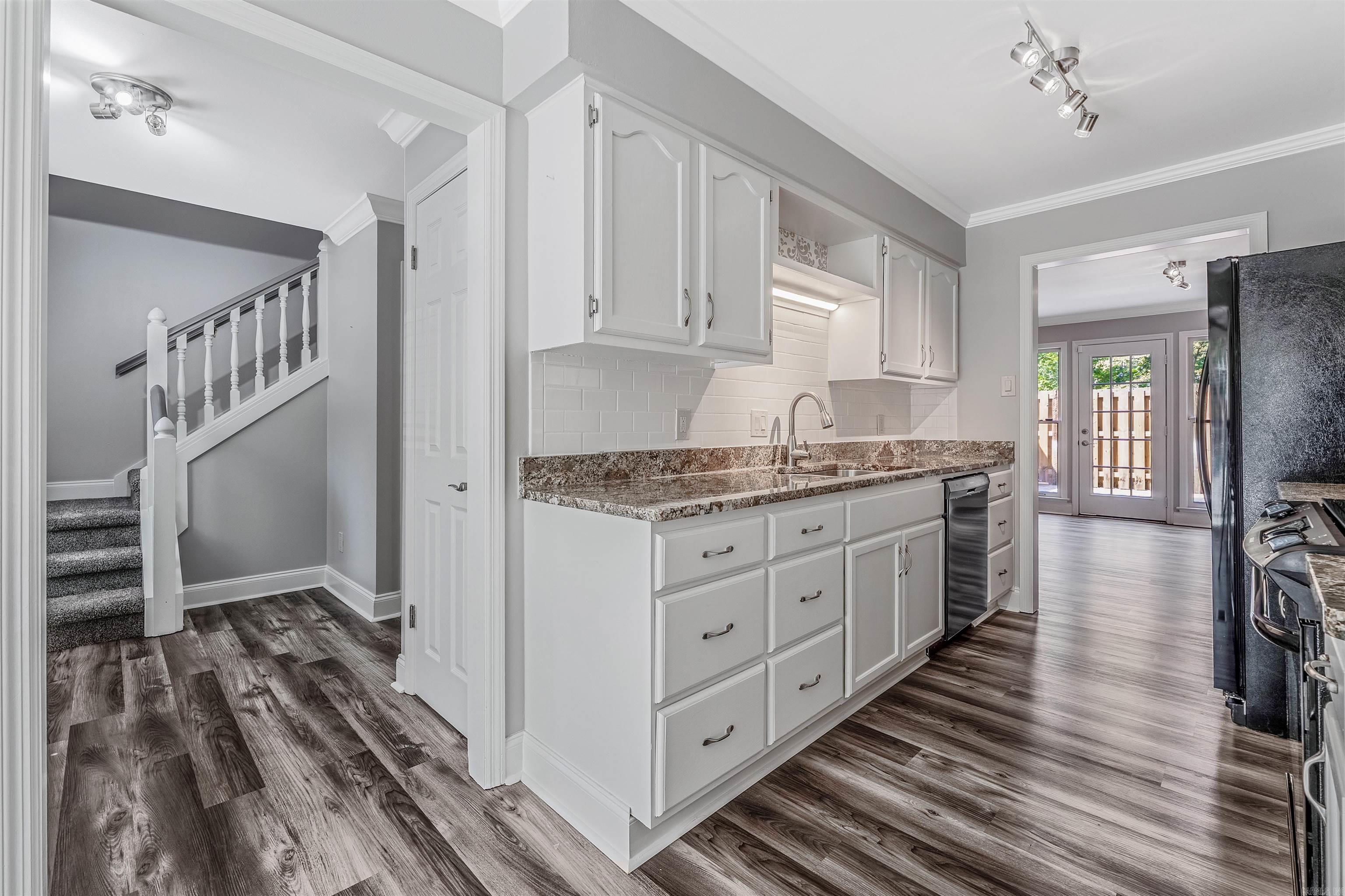 ANDOVER SQUARE - Residential