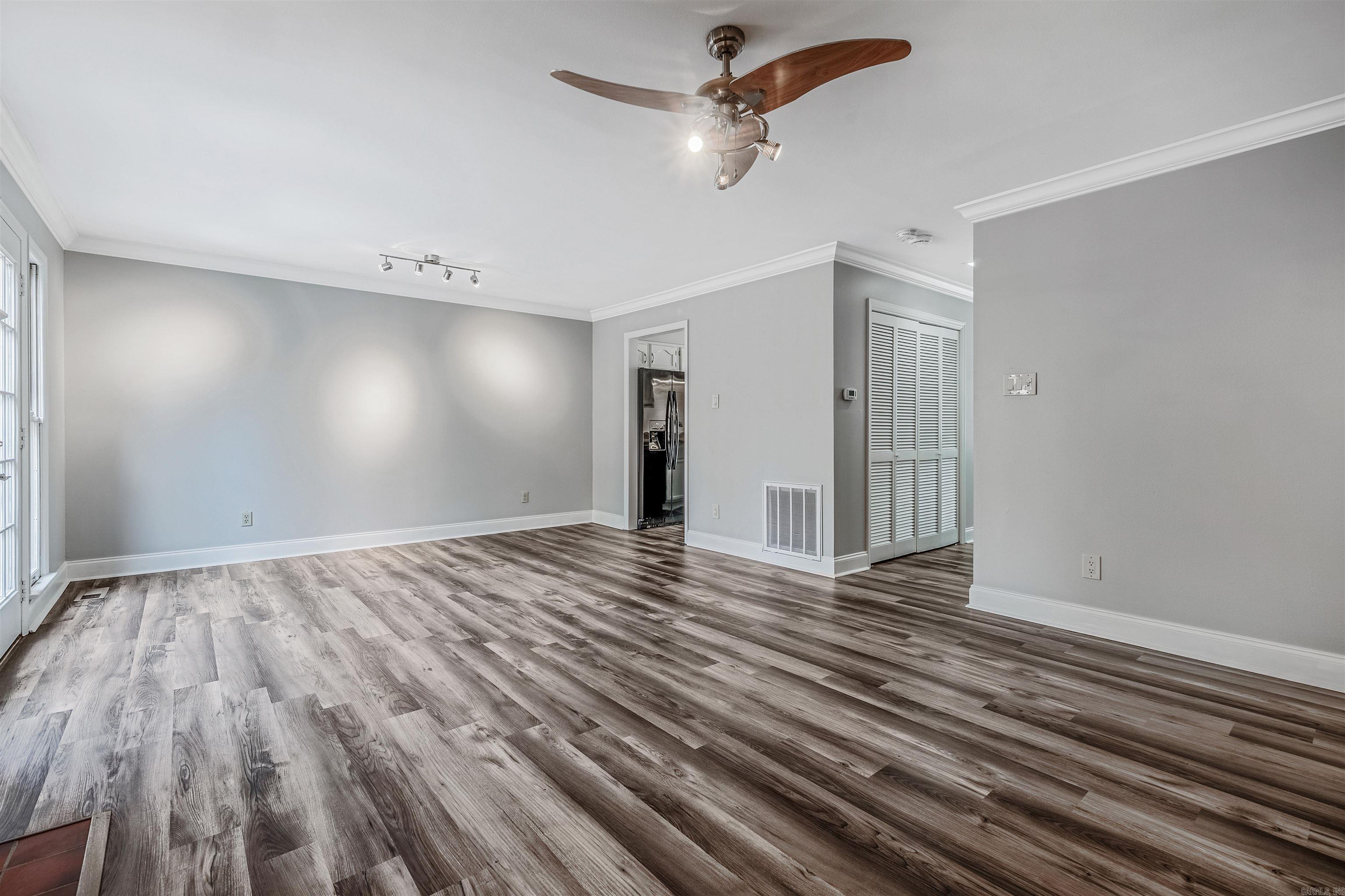 ANDOVER SQUARE - Residential