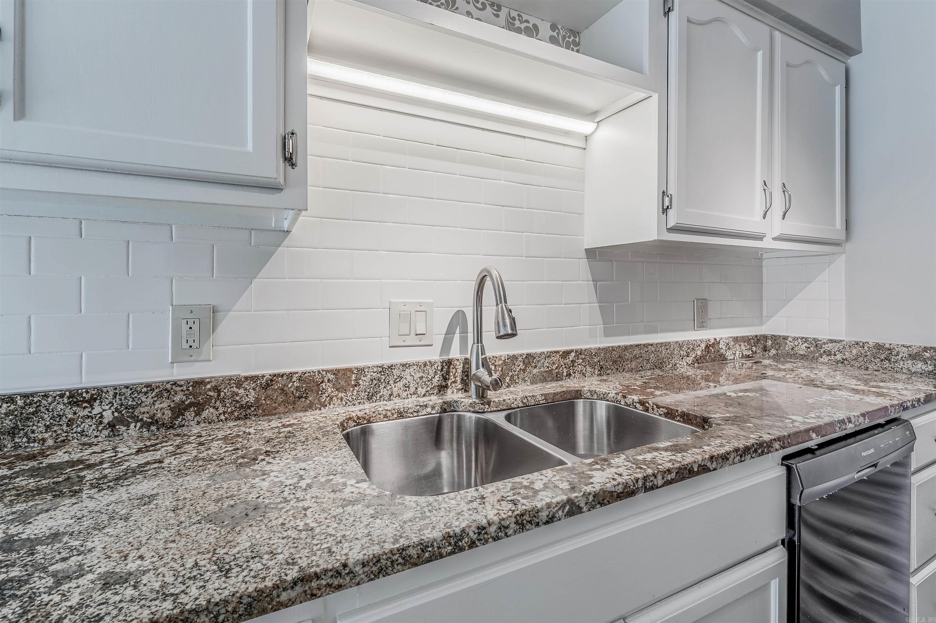 ANDOVER SQUARE - Residential