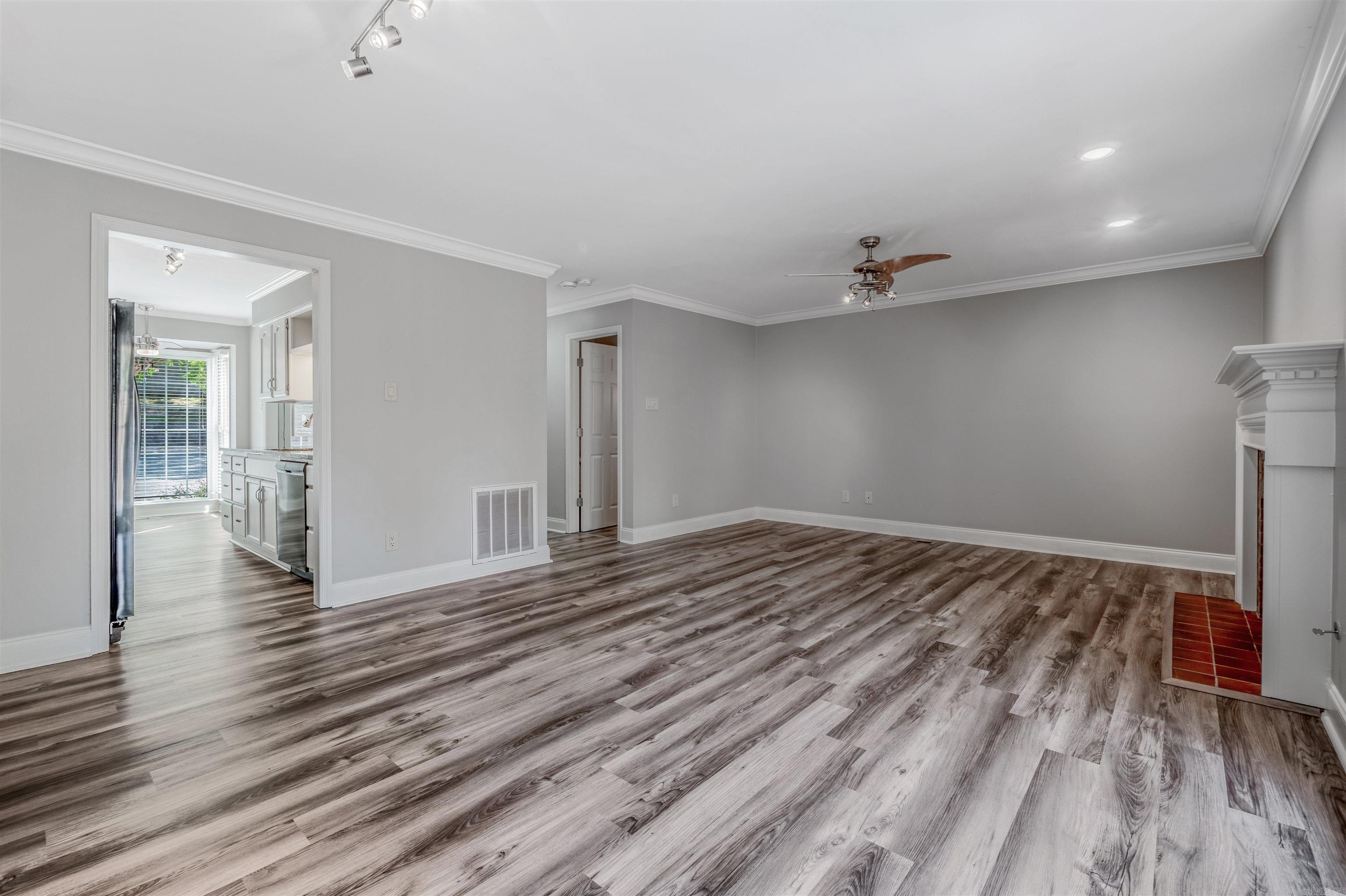 ANDOVER SQUARE - Residential