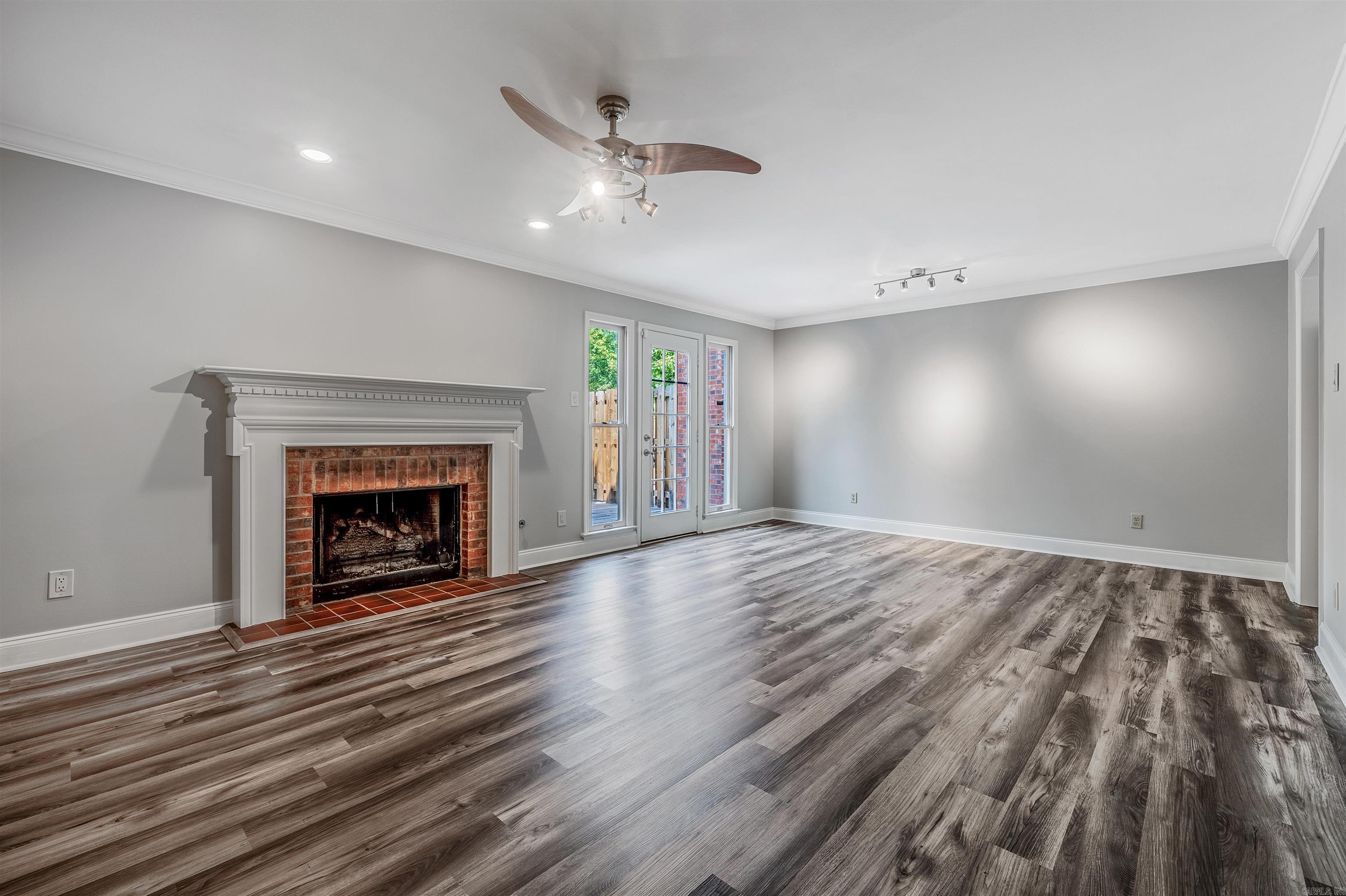 ANDOVER SQUARE - Residential