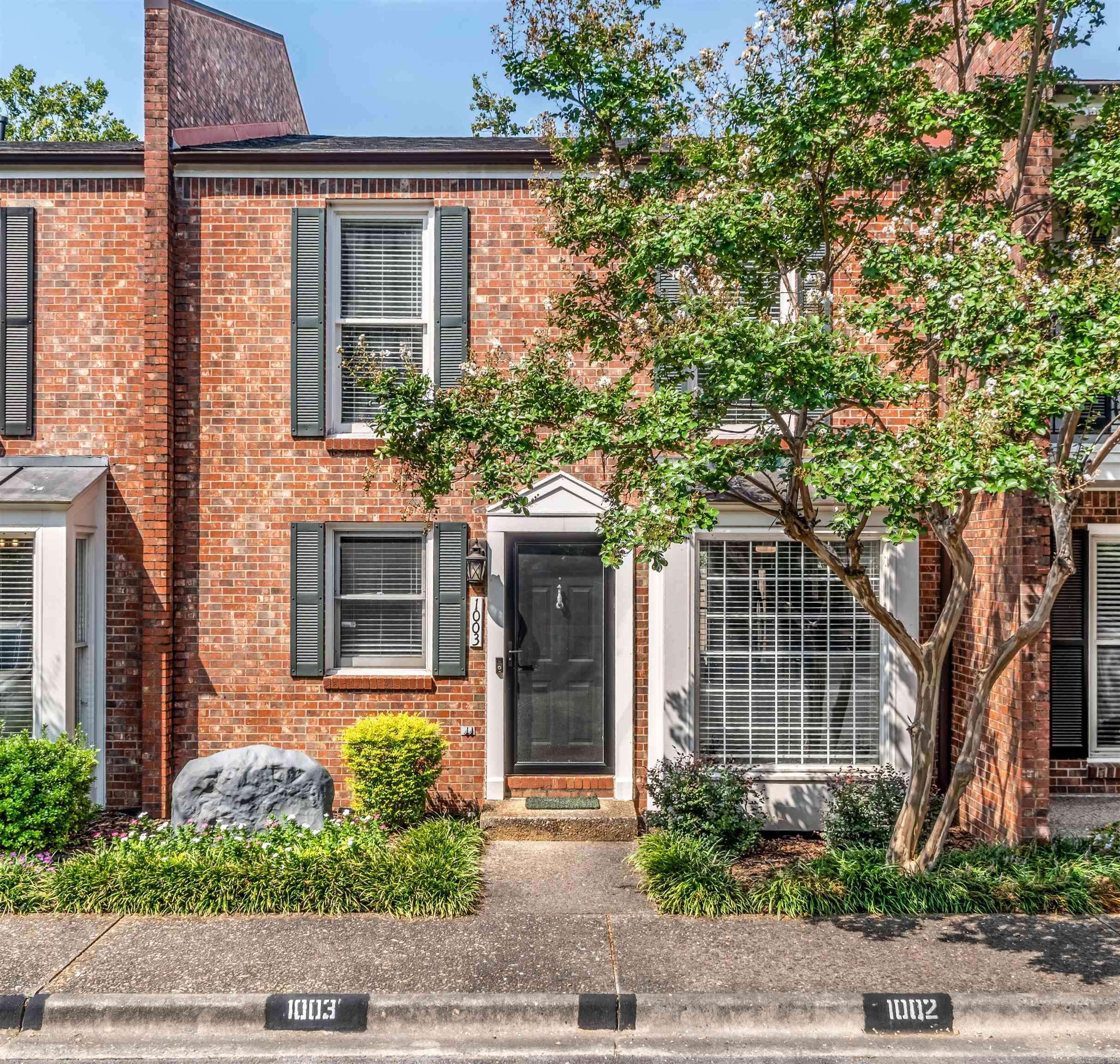 ANDOVER SQUARE - Residential