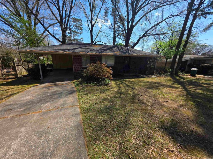 Charming 3BD/1BA in Little Rock that is waiting for you to call home. Beautiful refinished hardwoods. Back porch perfect for hosting family or friends for a BBQ. This property is managed by Hoffman Team so beware of scammers - we will never ask you to Cashapp us money. The lease for this property is for 18 months to 2 years with a 3% increase after the first year. Income must be 3x the amount of rent per month unless you have a housing voucher. Deposit, first month’s rent, and the $50 administration fee due before move in. Visit our office or <a href="https://showmojo.com/l/c50046900e">Schedule a Showing Online</a>