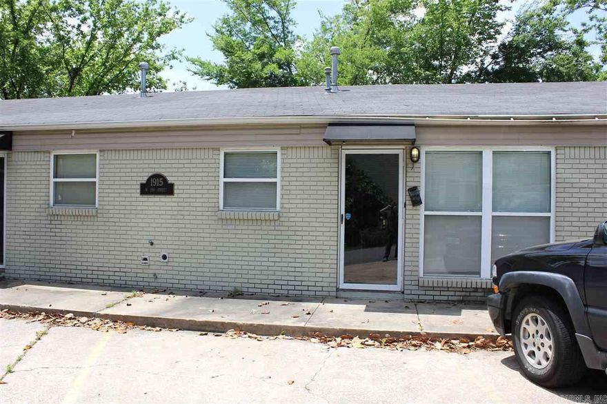 Located in the heart of downtown Little Rock. Convenient to the nightlife, state capitol and dining.