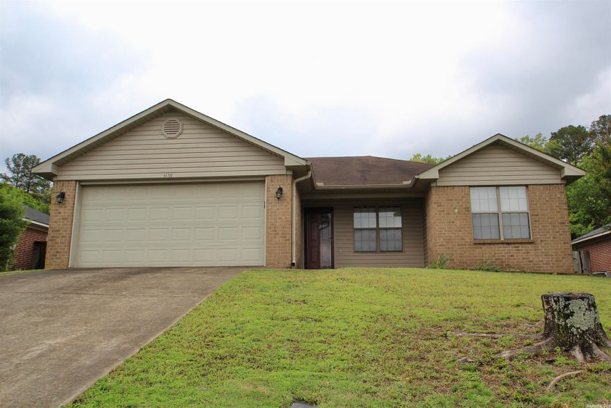 With some cosmetic TLC, this would make a great property for a first-time homebuyer or investor looking to expand their property portfolio.  3 beds/2 baths, 1168 sq ft in quiet neighborhood close to restaurants, shopping, and other Conway amenities.  Refrigerator, washer/dryer convey with property.  [SEE AGENT REMARKS]