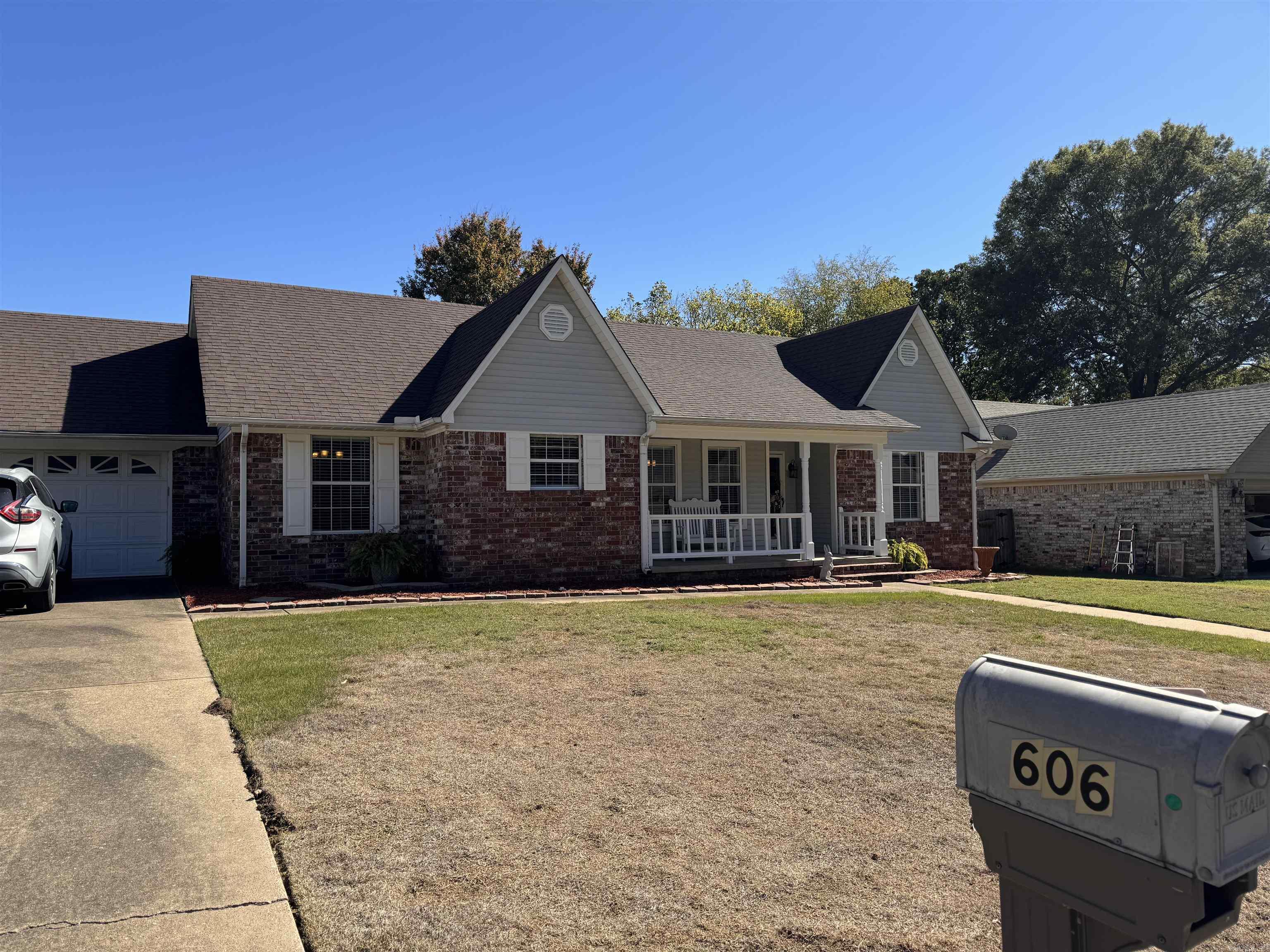 RIVER OAKS - Residential