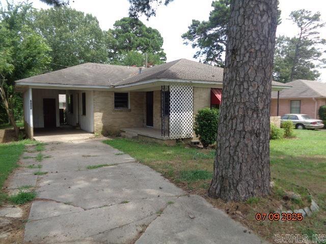 VA owned property. One Story all brick home on a nice level lot. Fenced rear yard. One car carport. Close to UALR. Close to Freeway and all shopping conveniences. Seller does not pay customary closing costs: including title policy, escrow fees, survey or transfer fees. Proof of funds required on cash transactions ; Lender Pre-Approval letter for financed offers (dated within last 30 days) “Property was built prior to 1978 and lead-based paint potentially exists. Agents please read confidential remarks for offer instructions!!!!!!!!!!!!