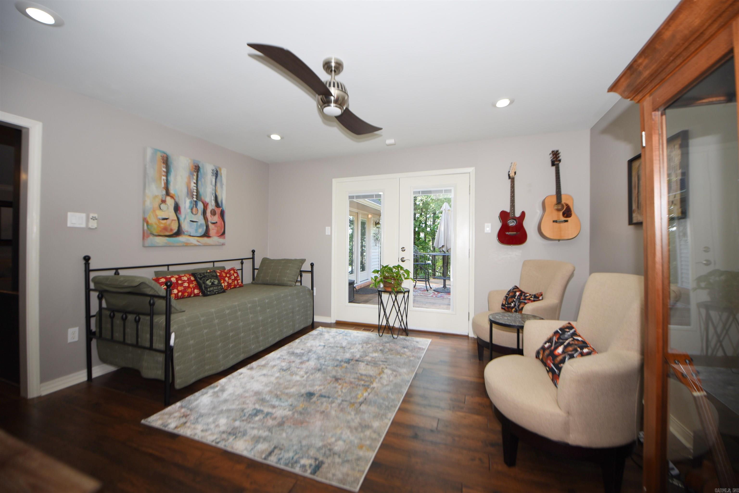 ENCHANTED PENINSULA - Residential