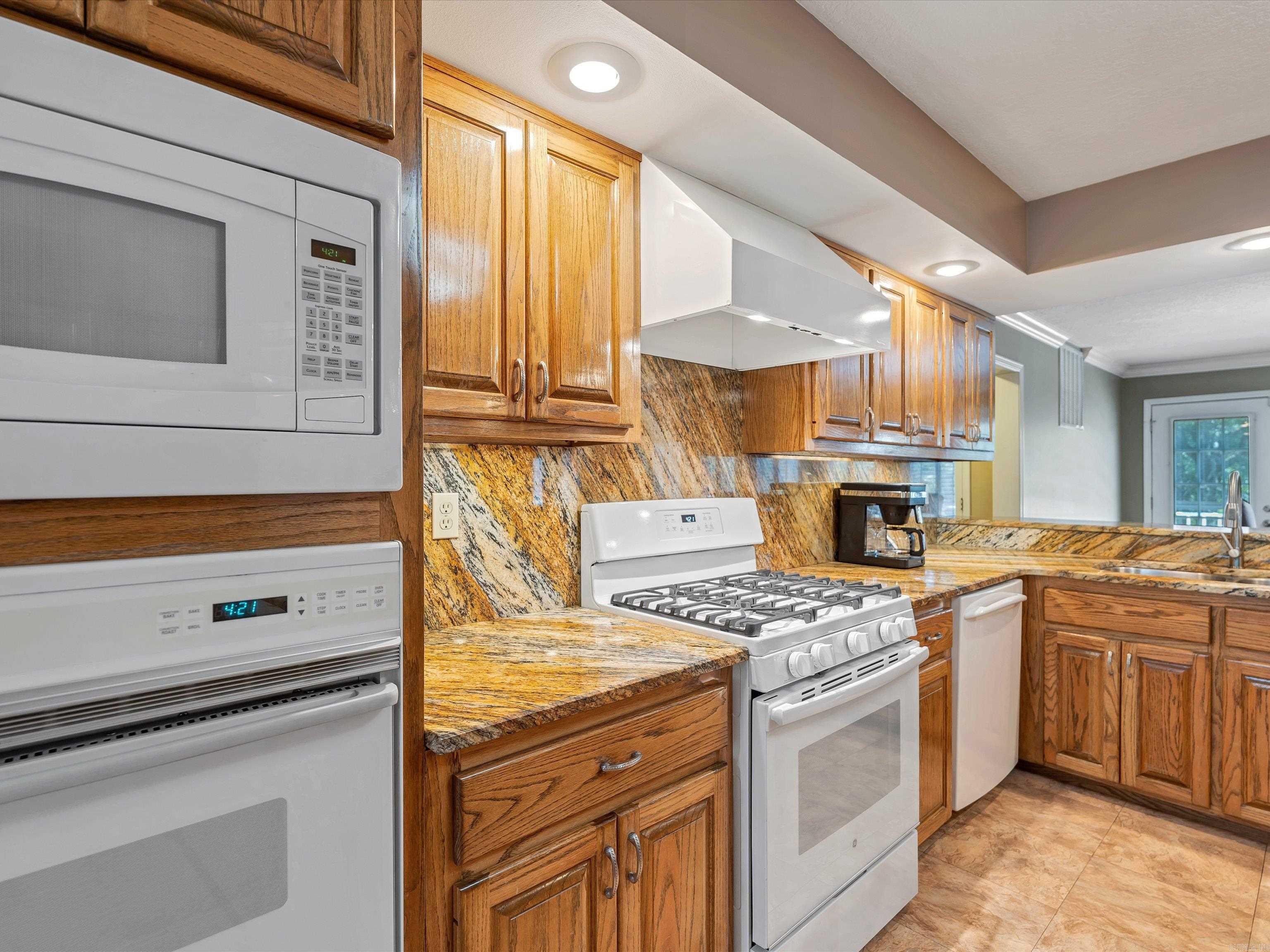 RAINBOW HTS - Residential