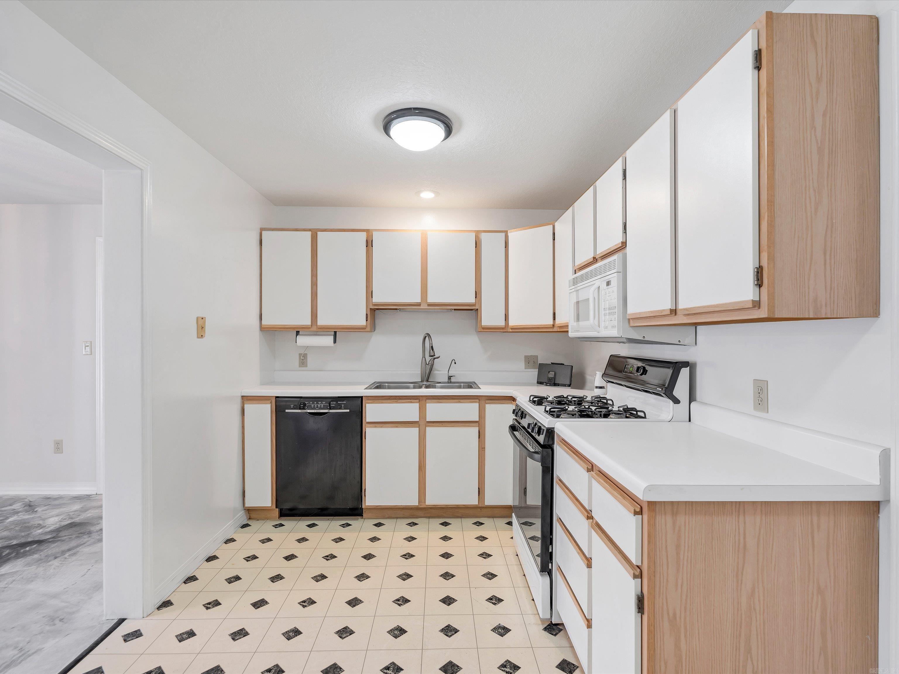 RAINBOW HTS - Residential