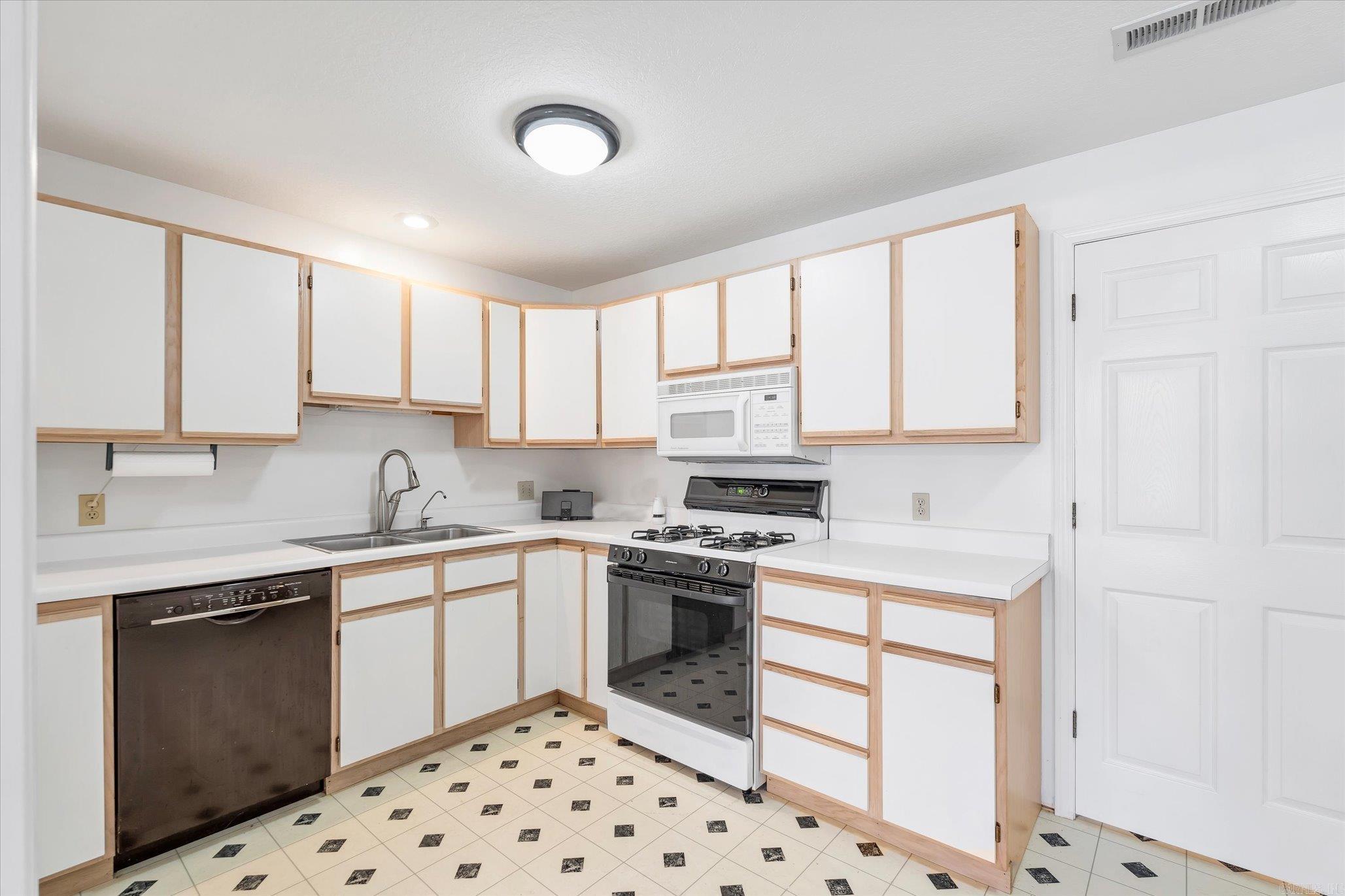 RAINBOW HTS - Residential