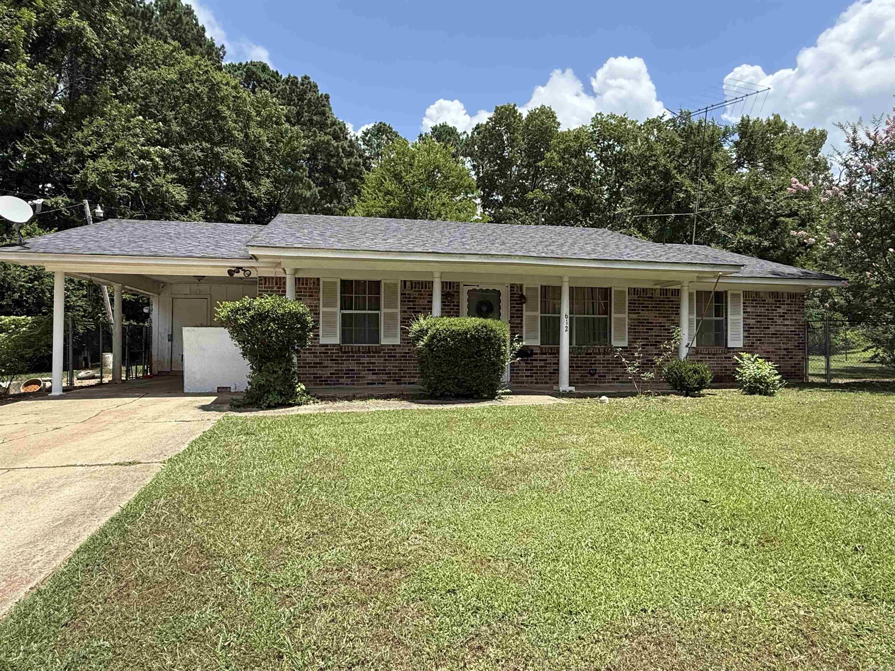 Welcome to this 3 bedroom, 1 bath home thatās perfect for first-time buyers or investors! This property features an attached carport and a spacious, fenced-in backyard, ideal for kids, pets, or outdoor entertaining. The home offers a comfortable layout that makes everyday living easy. Conveniently located near schools, shopping, and local amenities, it offers both value and potential. Donāt miss your chance to make it yours! Contact me today to schedule your private showing or for more information!