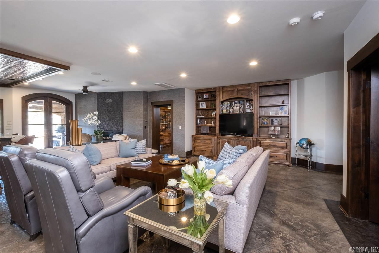 CHENAL DOWNS - Residential