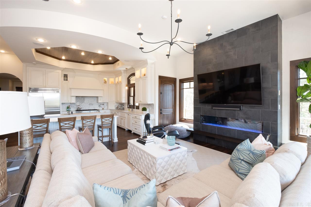 CHENAL DOWNS - Residential