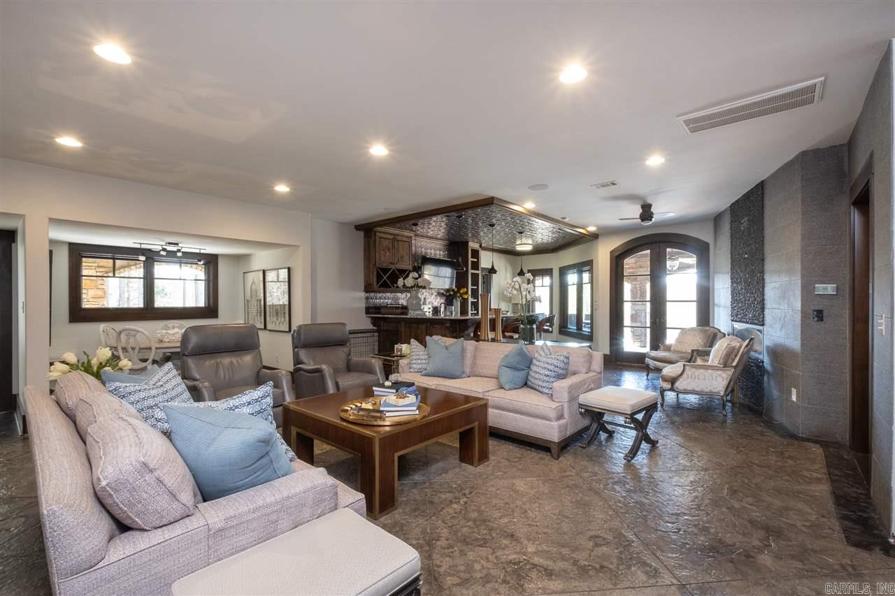 CHENAL DOWNS - Residential