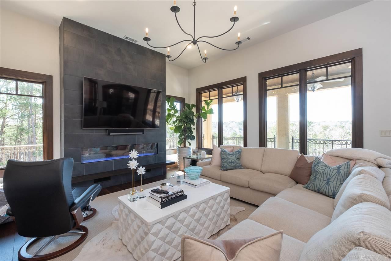 CHENAL DOWNS - Residential