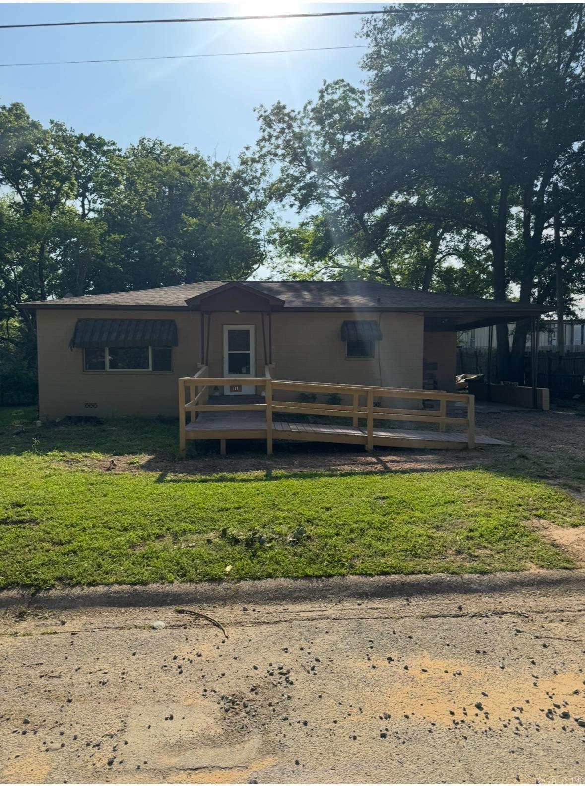 Multi single family investor package. 3bd 1 bath, 2bd 1 bath, 2bd 1 bath