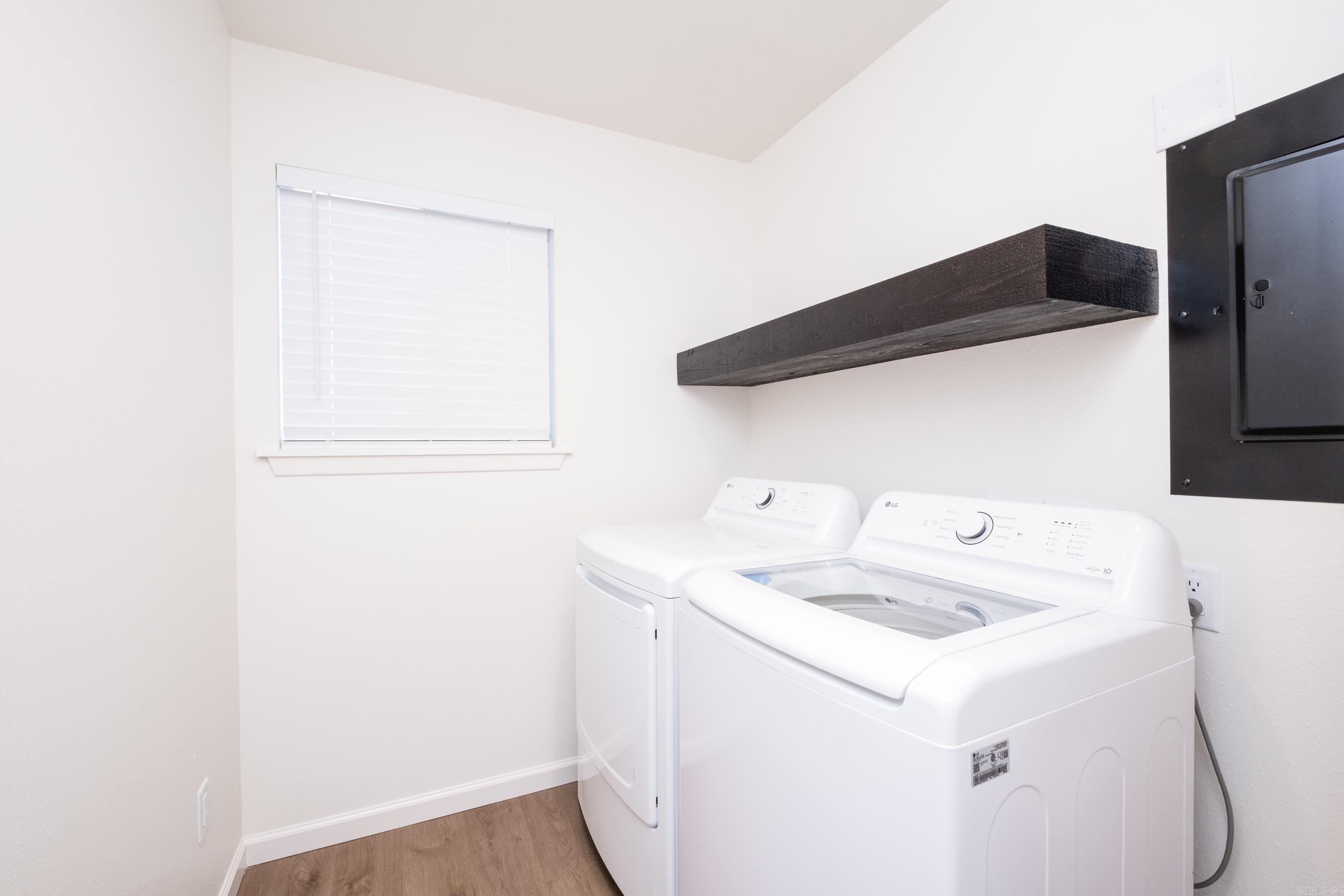 PLEASANTWOOD CONDOS - Residential