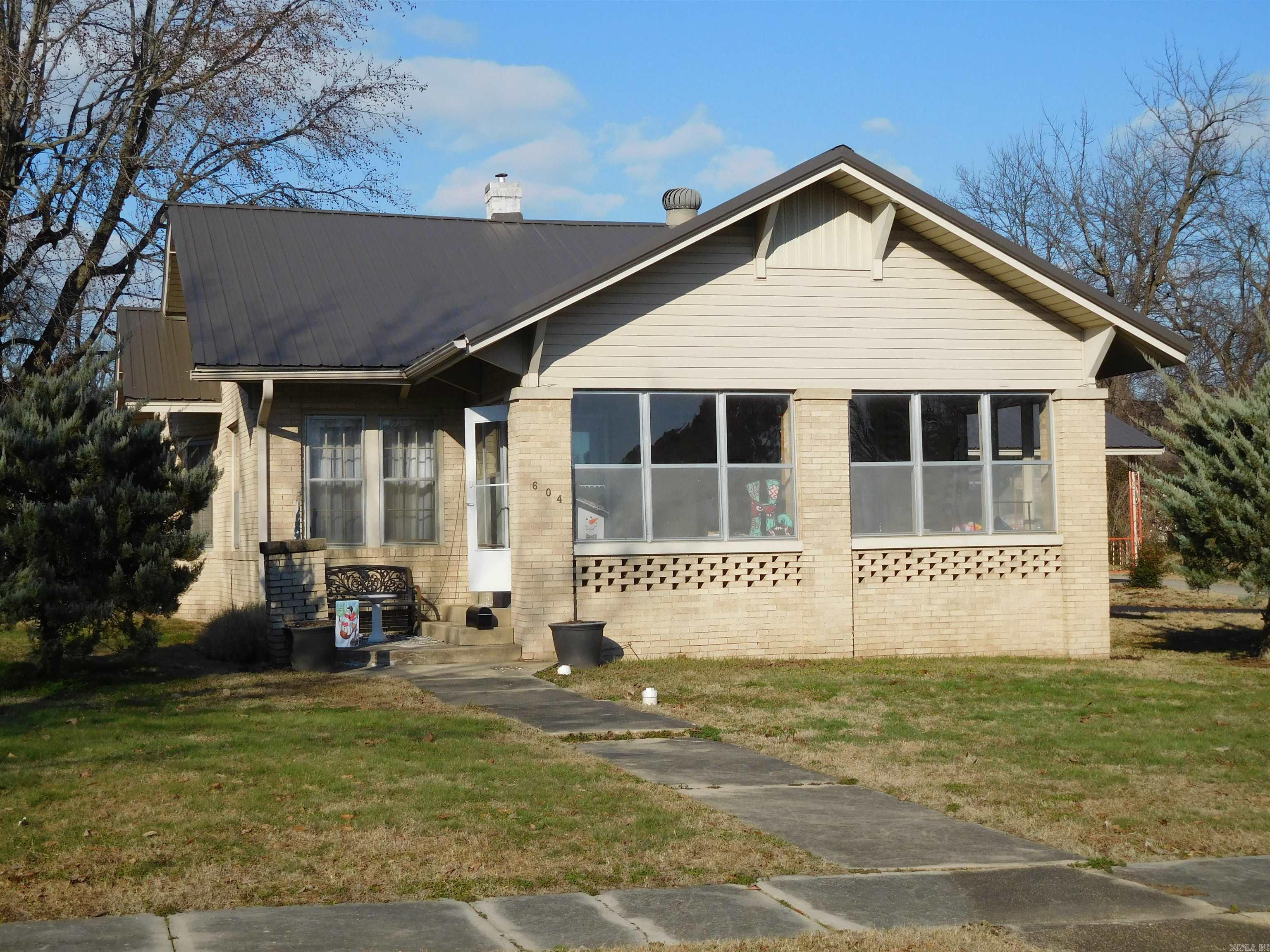 Very well maintained home 2 blocks from Rector schools.