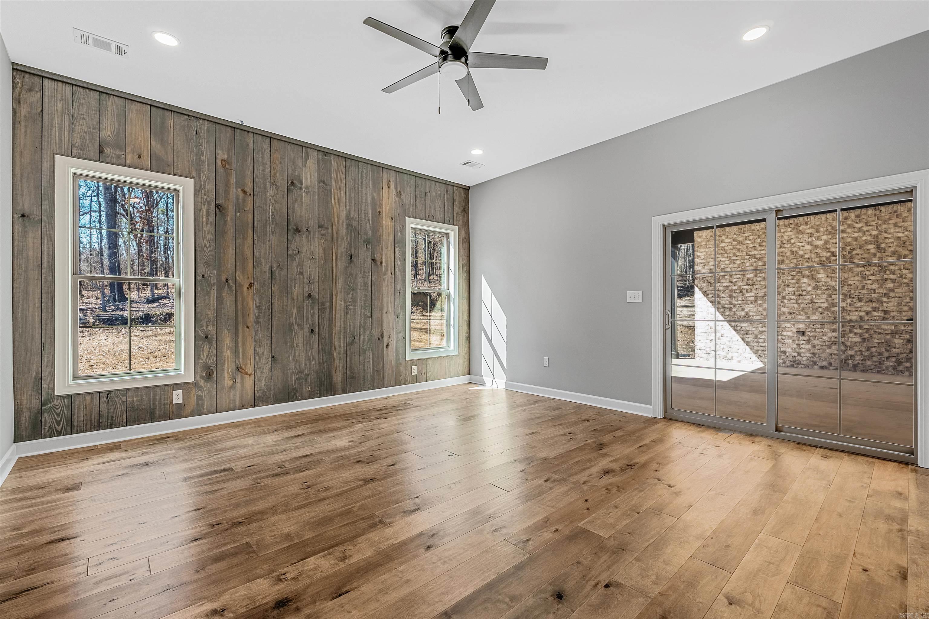 SIENNA LAKE - Residential