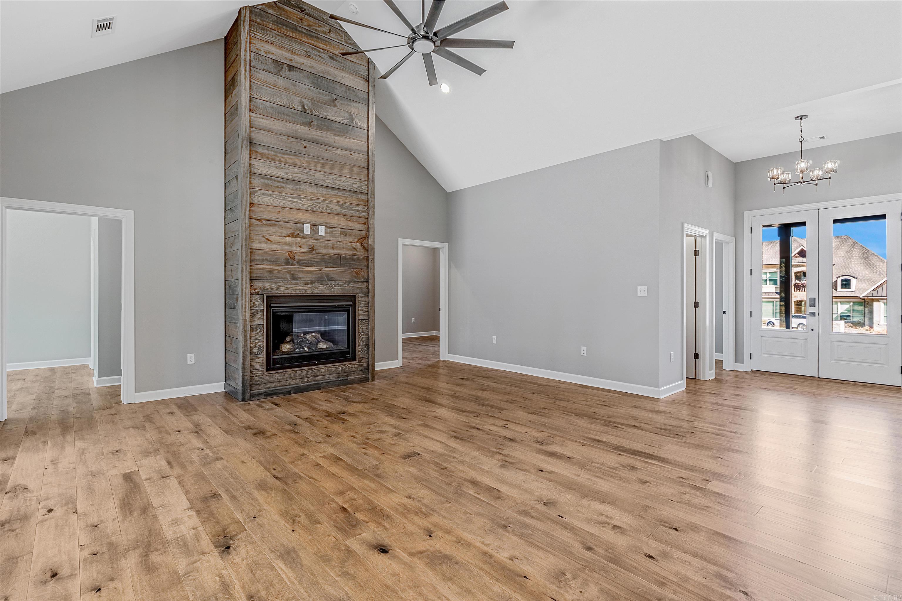 SIENNA LAKE - Residential