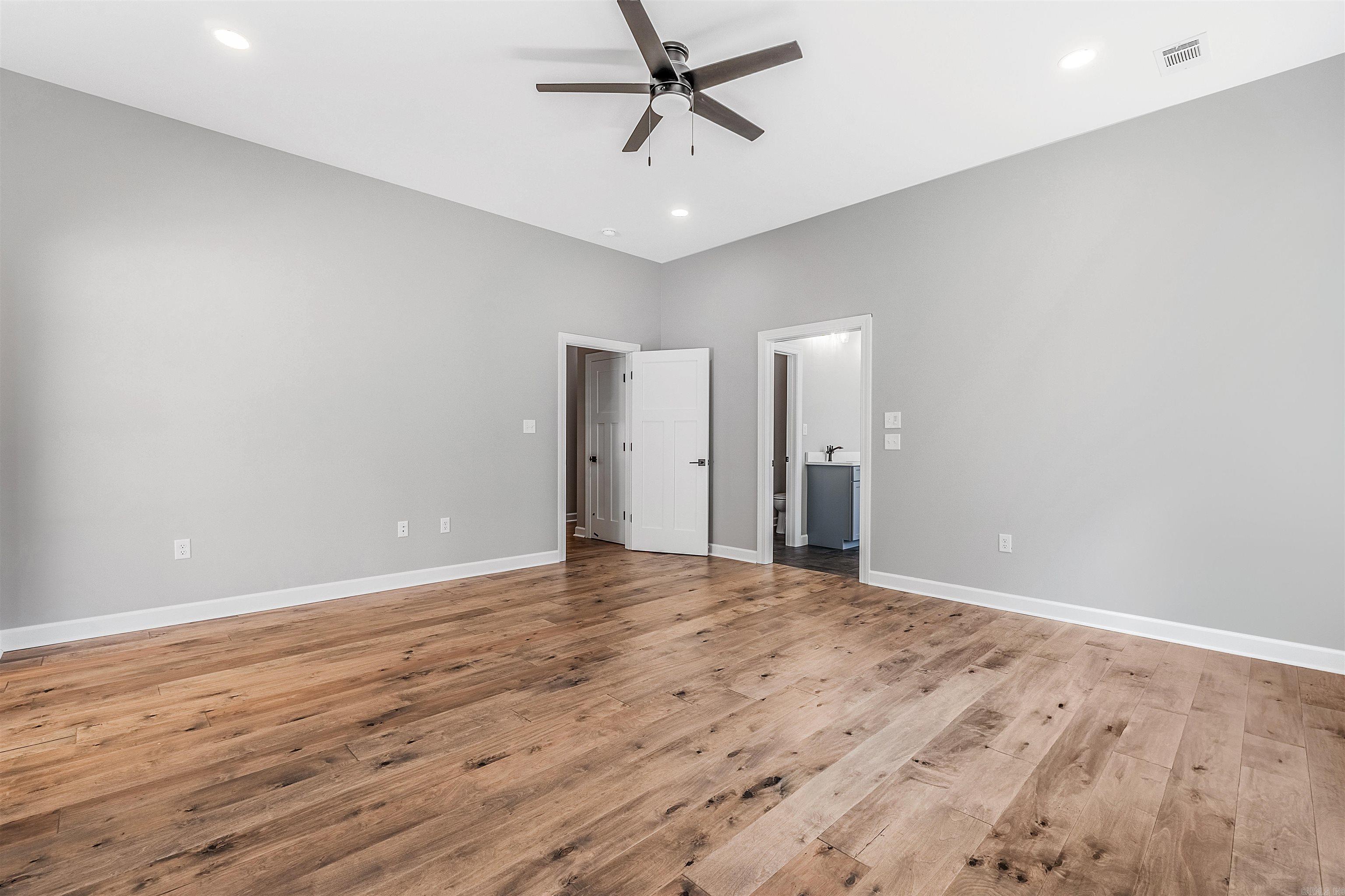 SIENNA LAKE - Residential