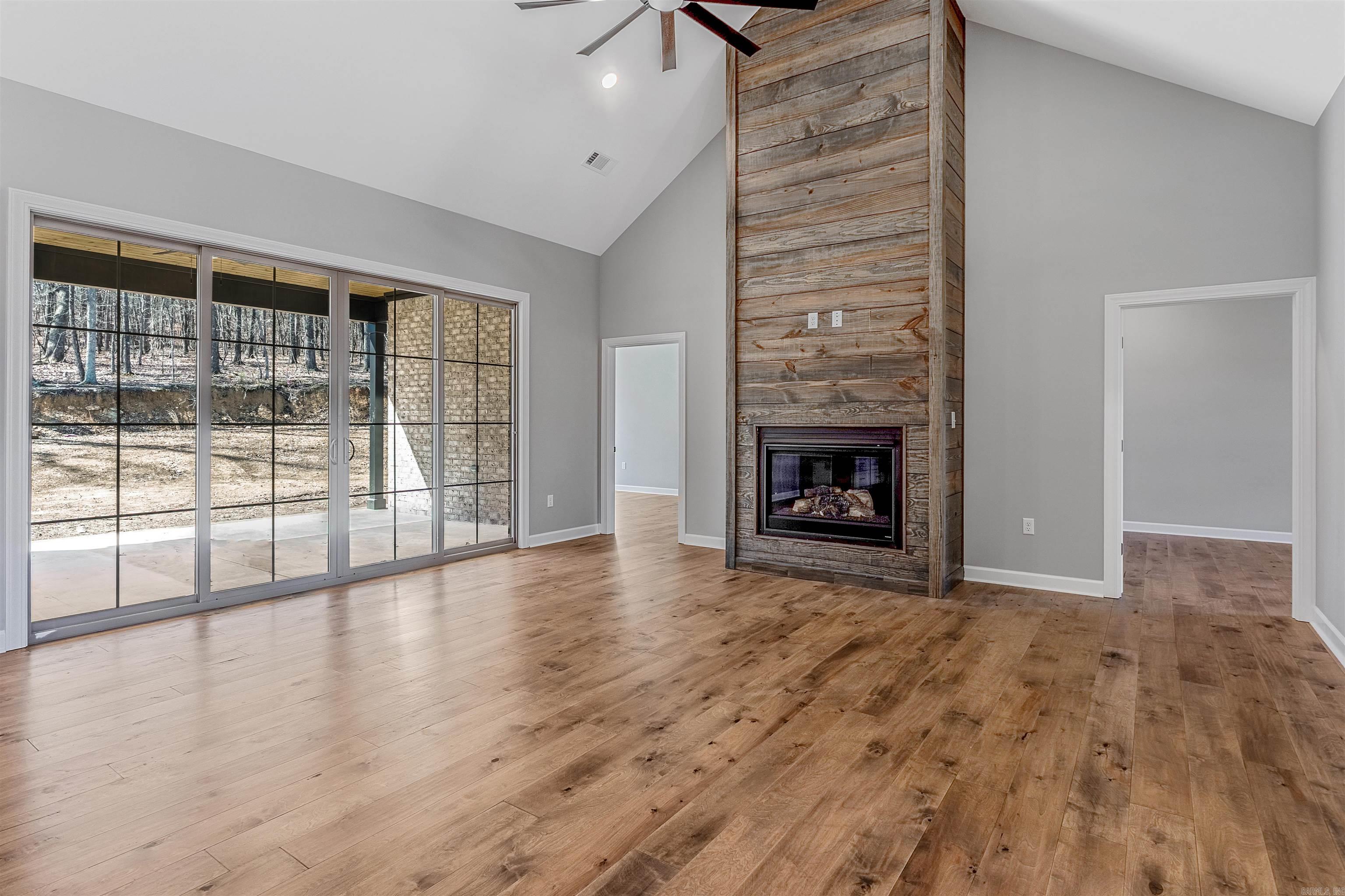 SIENNA LAKE - Residential