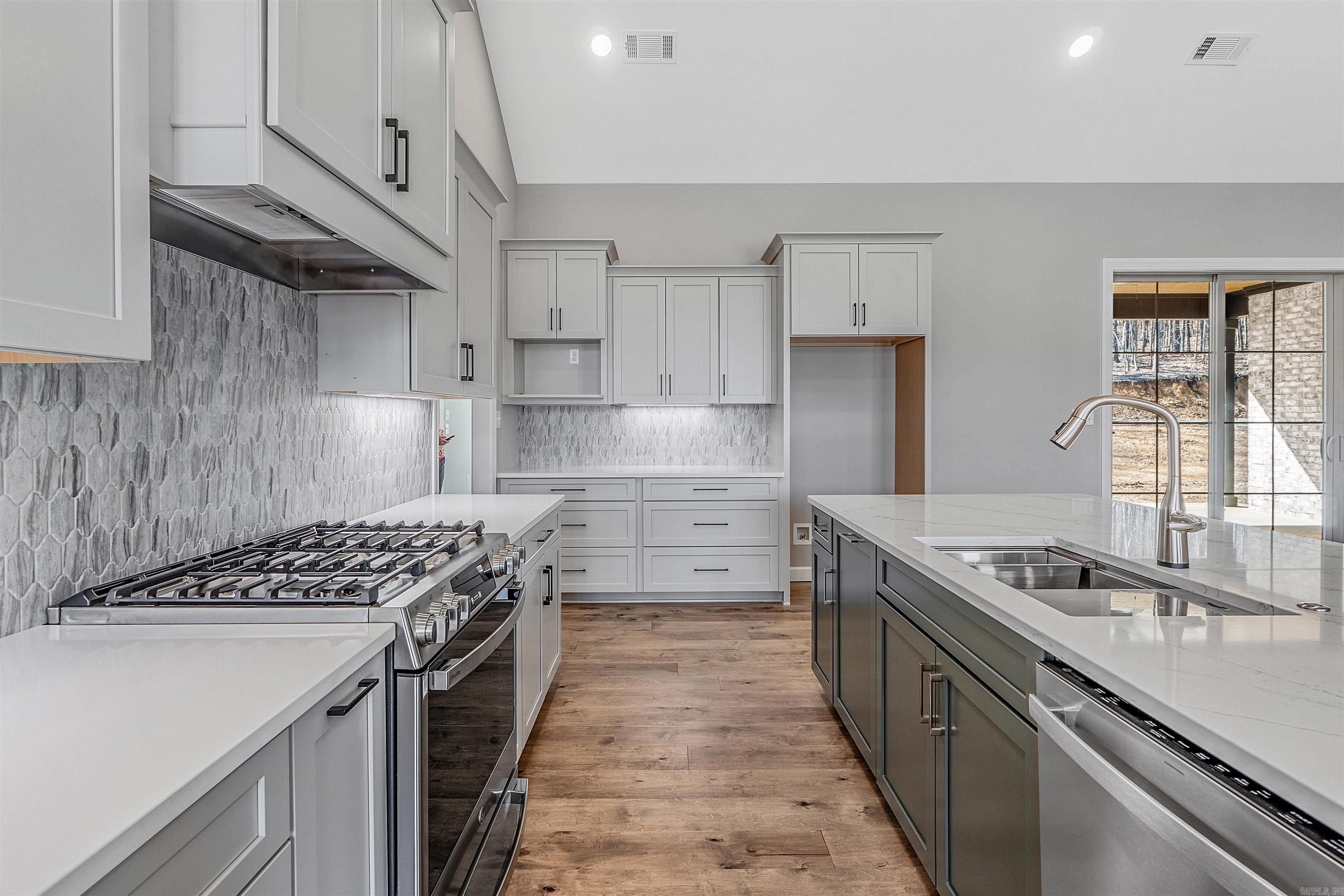 SIENNA LAKE - Residential