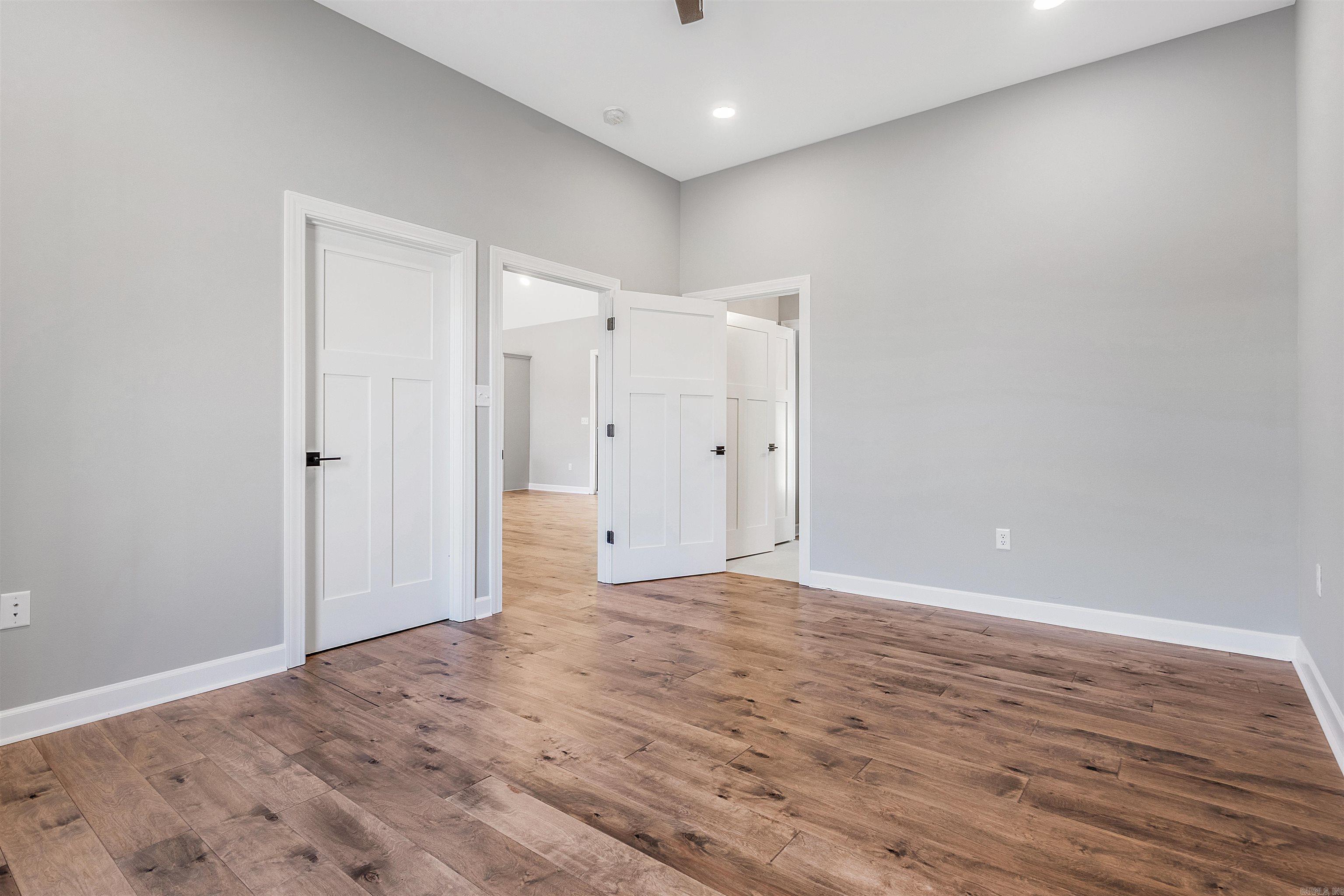 SIENNA LAKE - Residential