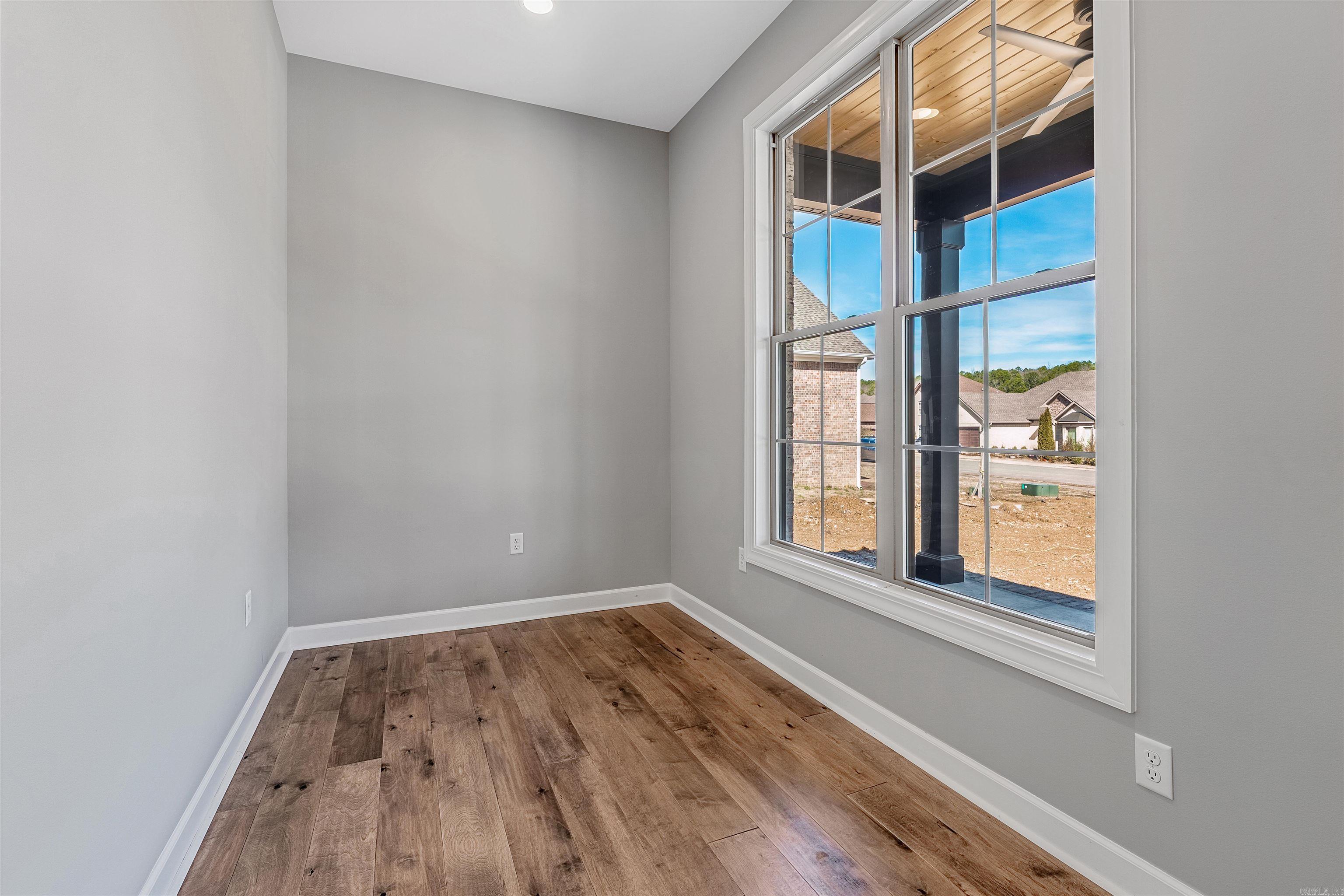 SIENNA LAKE - Residential