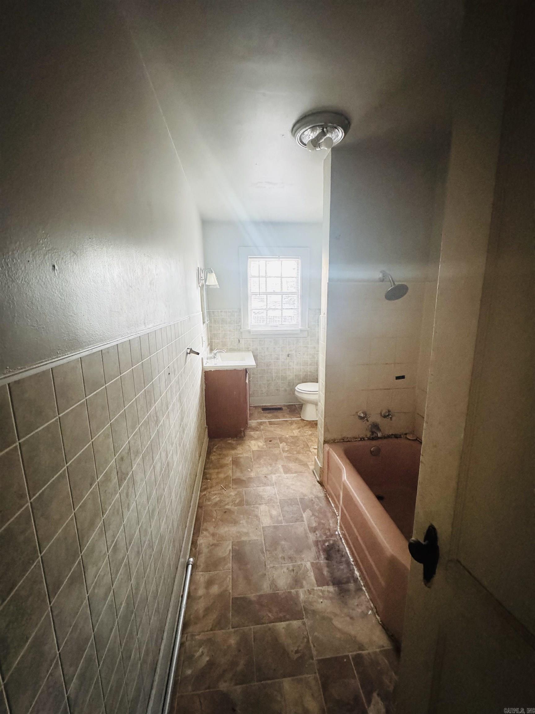 LONGINO & GOODE - Residential