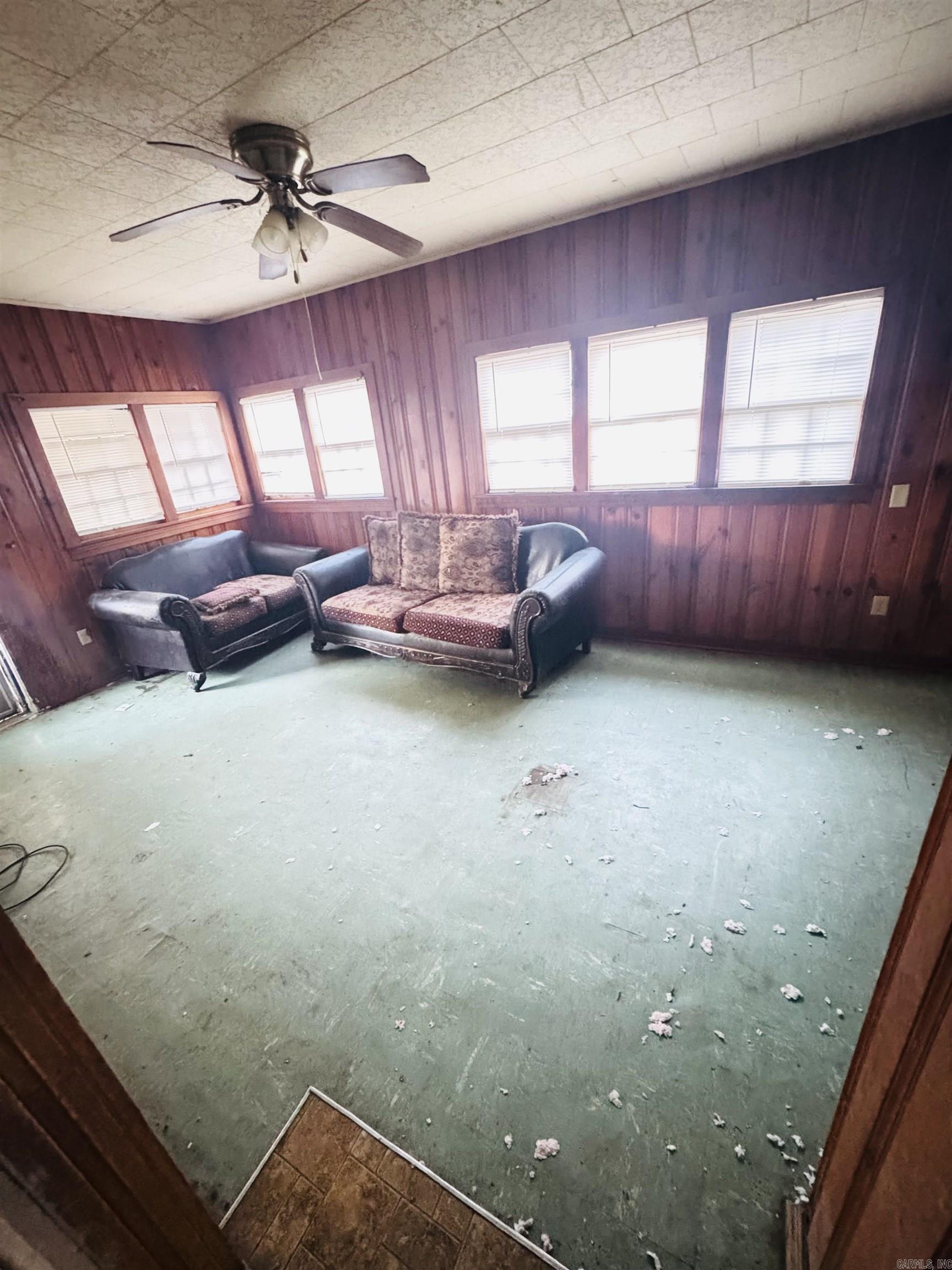 LONGINO & GOODE - Residential