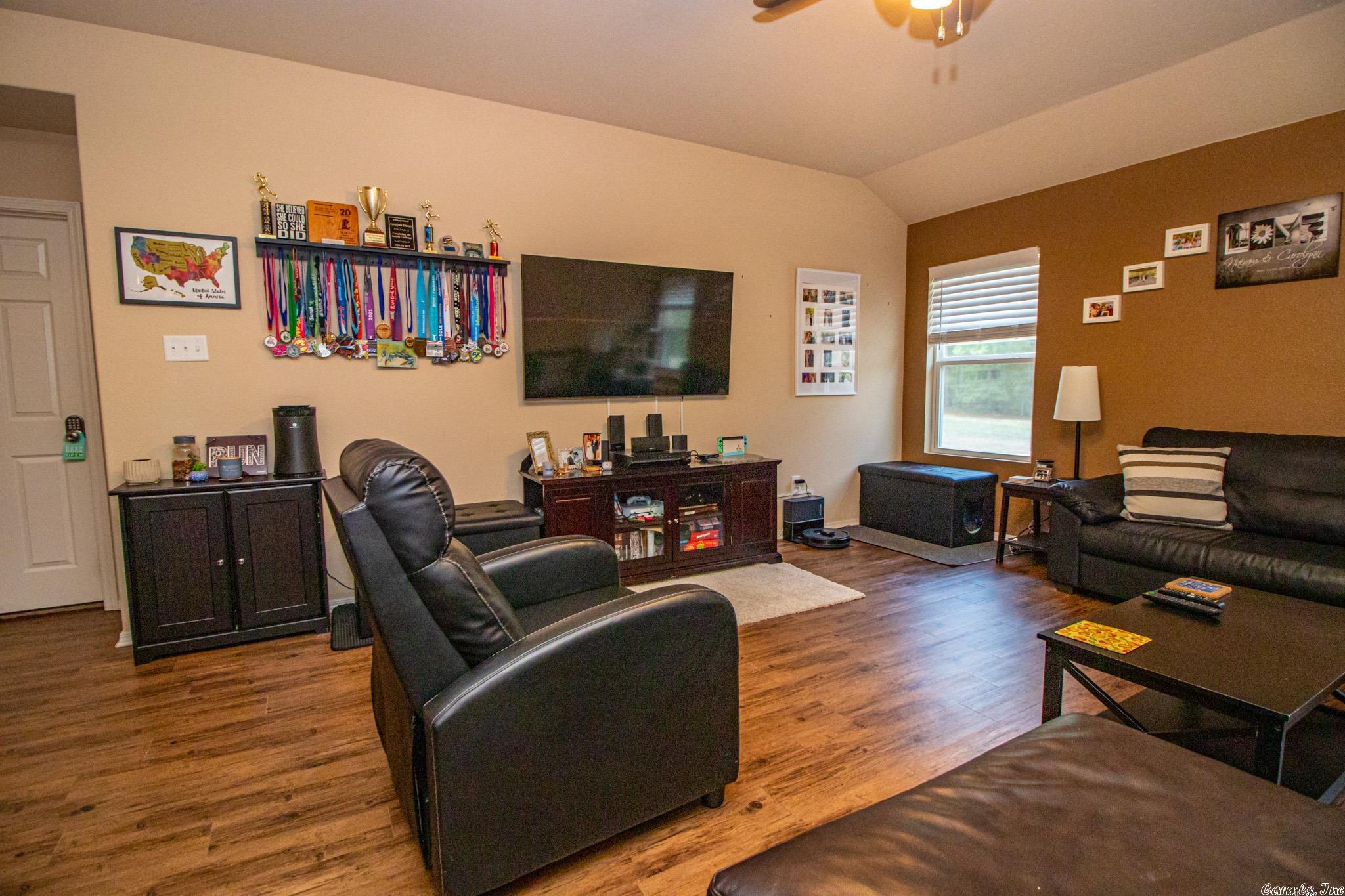 JUDE'S CROSSING - Residential