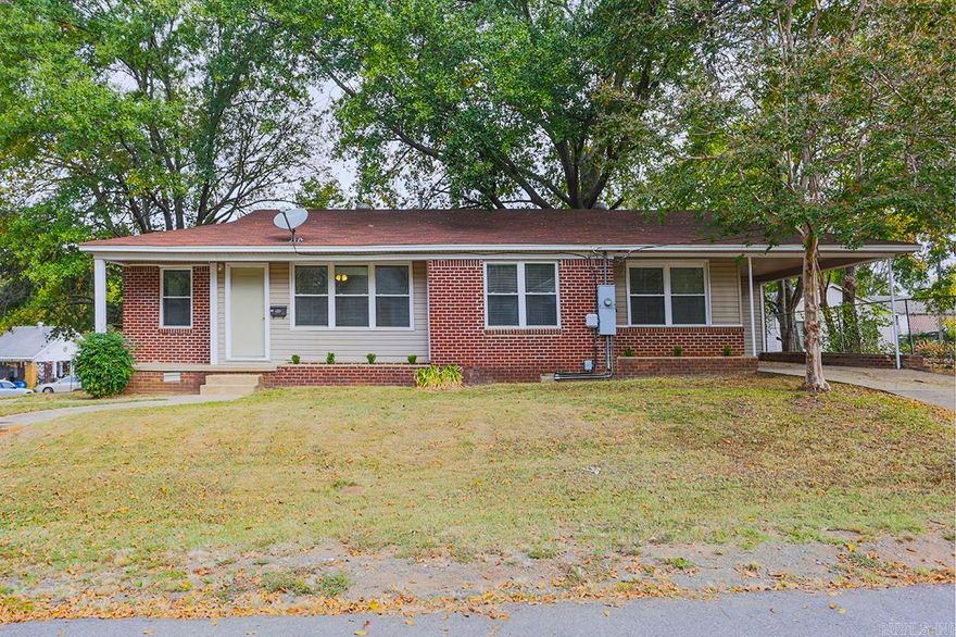 All brick four BR, 2 Bath, one level on corner lot in North Argenta. Kitchen with small dining area. Large family room with lots of windows and ceiling fan. One car carport. Property does not have a backyard. Property has been an investment property. Sold AS-IS.