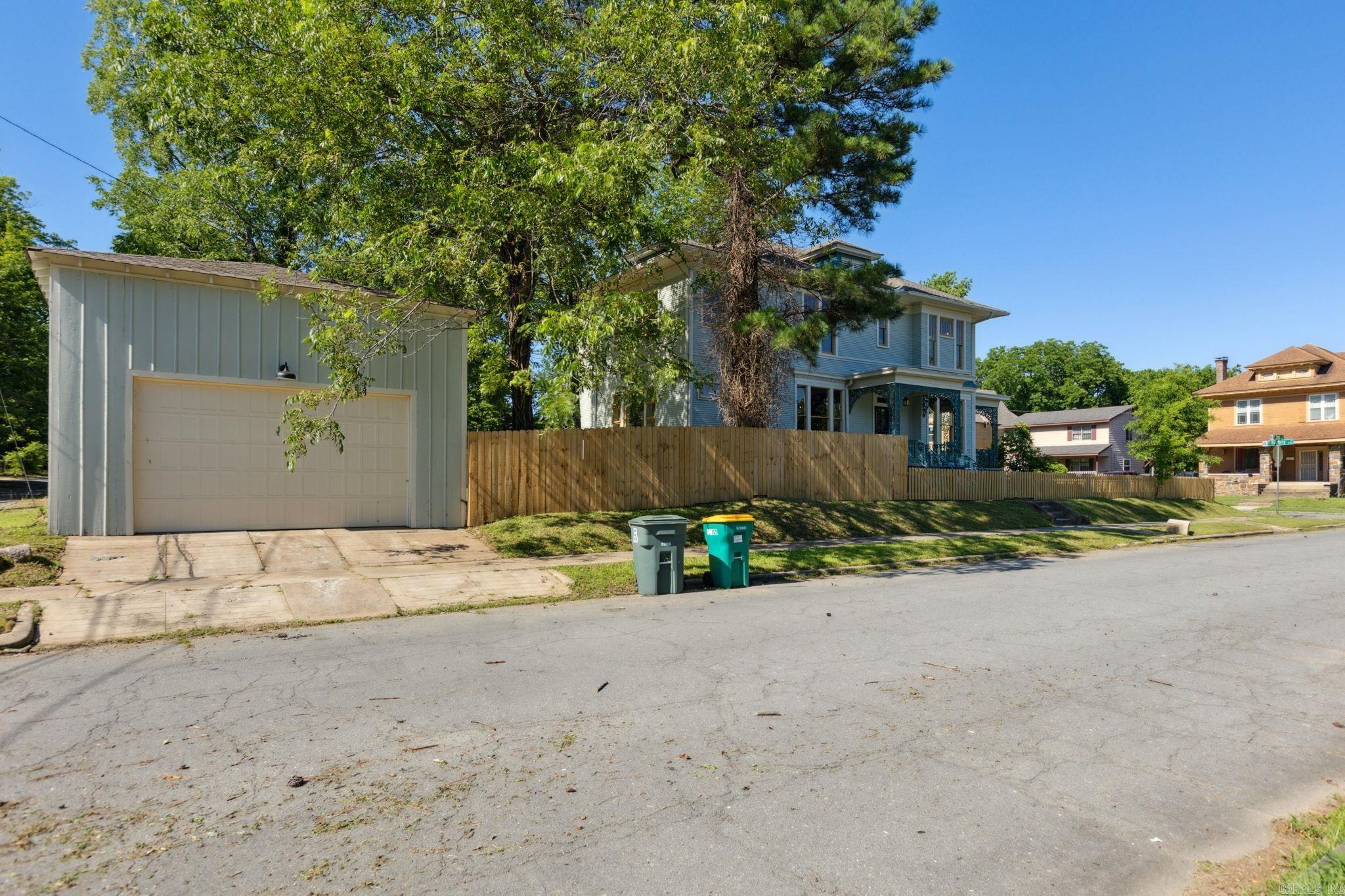 OAK TERRACE - Residential