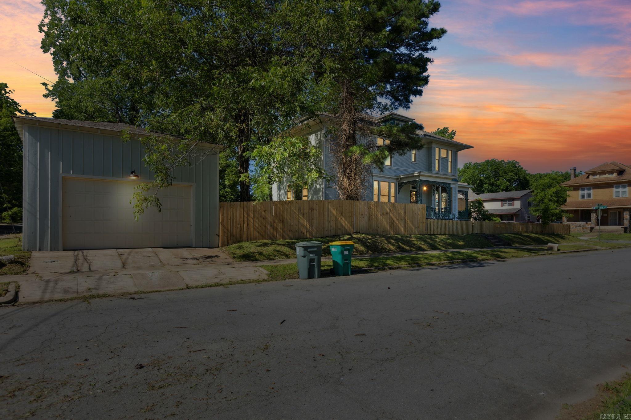 OAK TERRACE - Residential