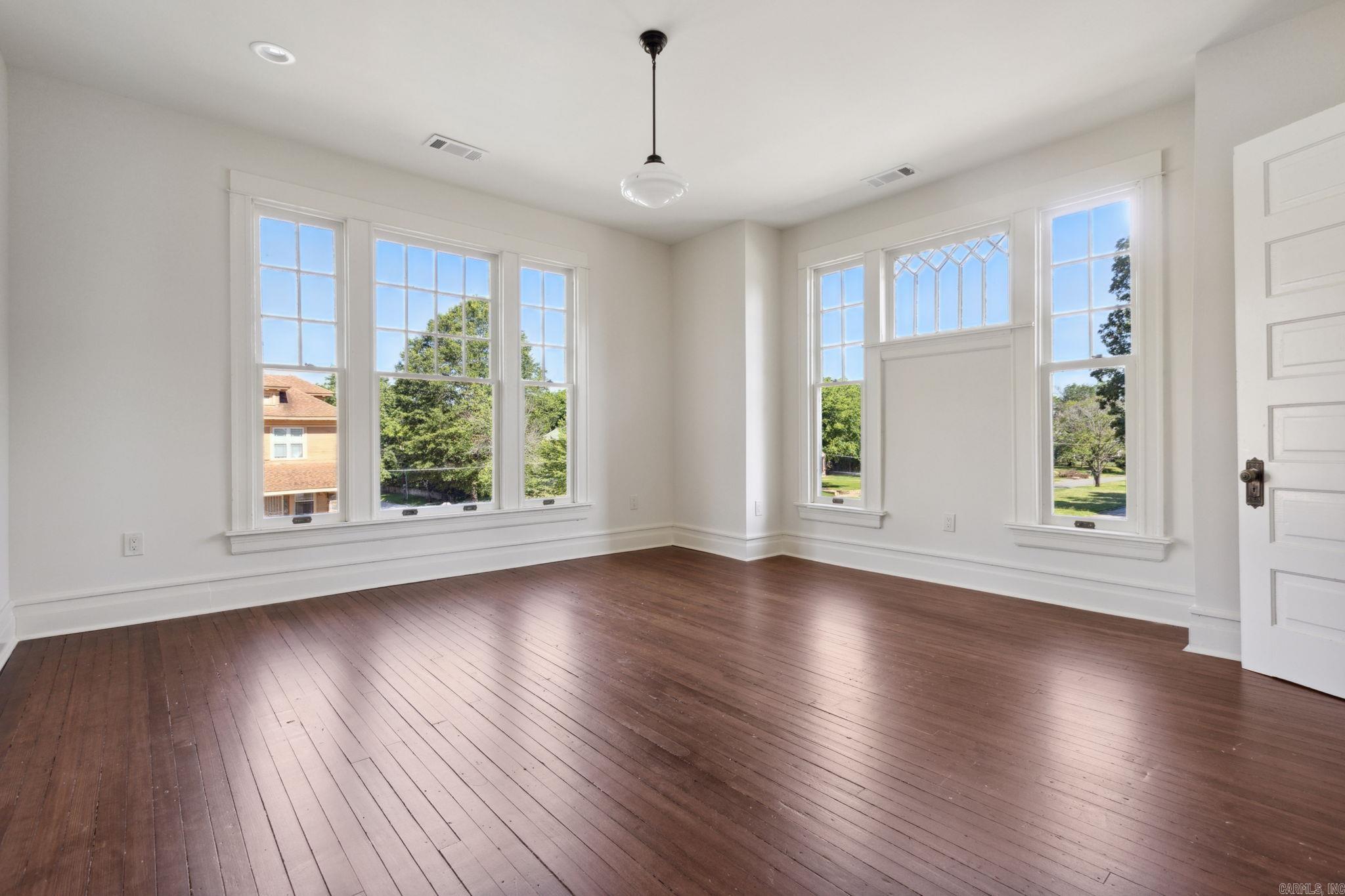 OAK TERRACE - Residential