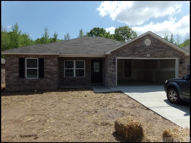 *CONWAY* NICE HOME IN MUSEUM MEADOWS SUBDIVISION! This All Electric 3 Bedroom And 2 Bath Home Features Over 1300 Sqft! Stove And Dishwasher Provided In Kitchen! Washer/Dryer Hookups! Two Car Garage For Parking! Central Heat And Air! PET FRIENDLY!! AVAILABLE EARLY TO MID JUNE 2025!!! <a href='https://raineyrealty.com/virtualtour.php?r=l79Msw'> Click here for a 360° Virtual Tour</a>