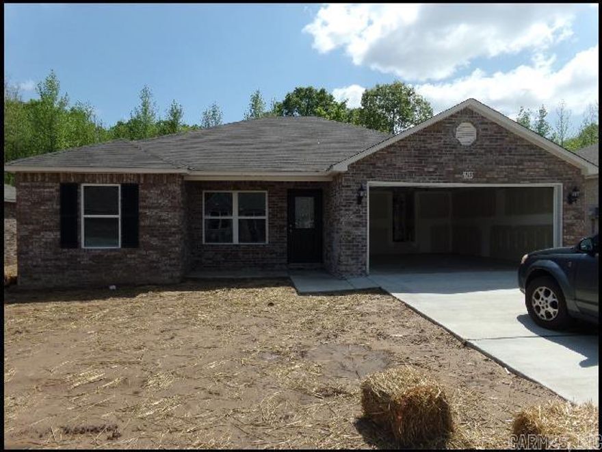 *CONWAY* NICE HOME IN MUSEUM MEADOWS SUBDIVISION! This All Electric 3 Bedroom And 2 Bath Home Features Over 1300 Sqft! Stove And Dishwasher Provided In Kitchen! Washer/Dryer Hookups! Two Car Garage For Parking! Central Heat And Air! PET FRIENDLY!! AVAILABLE EARLY TO MID JUNE 2025!!! <a href='https://raineyrealty.com/virtualtour.php?r=l79Msw'> Click here for a 360° Virtual Tour</a>