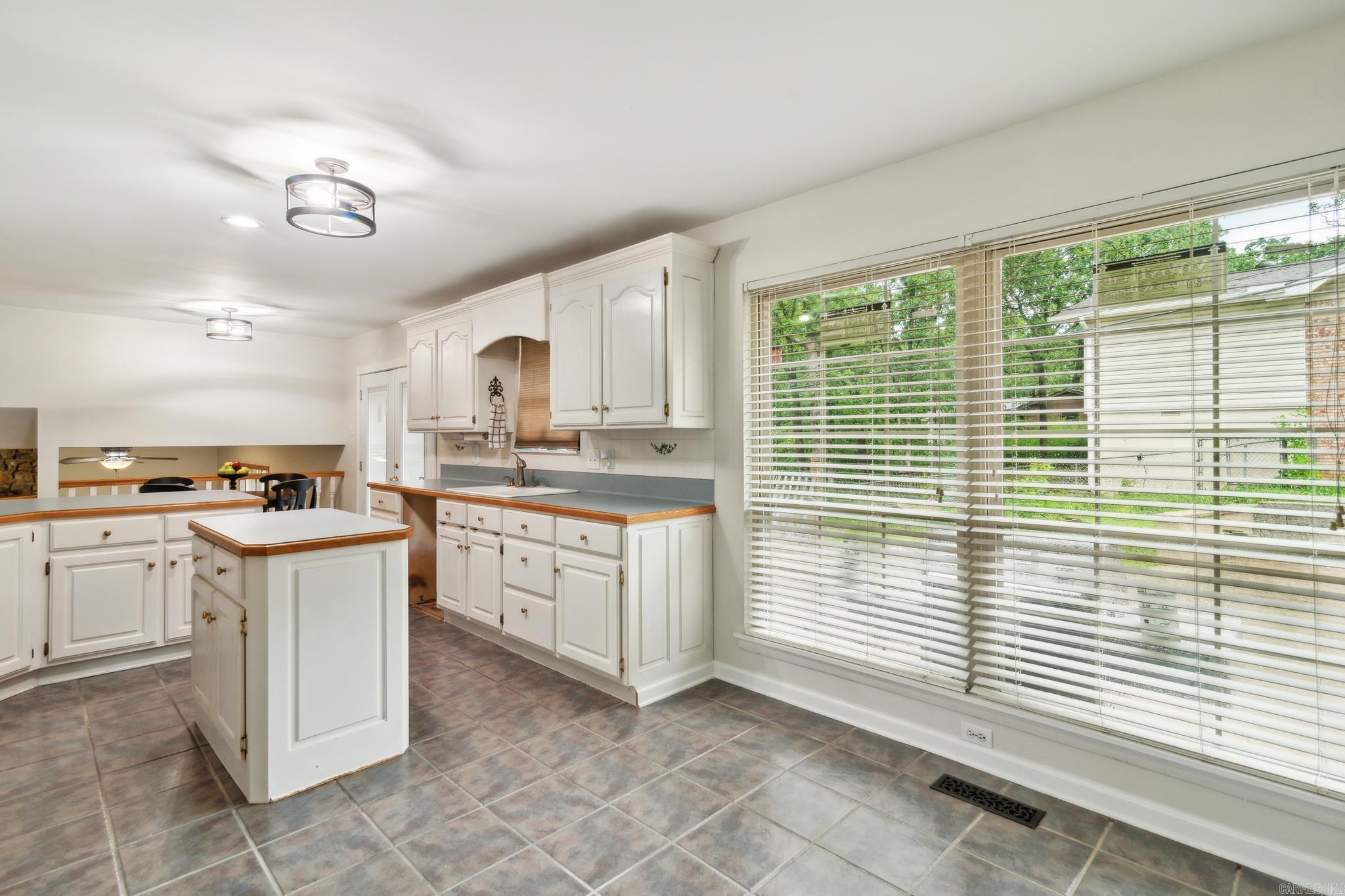 INDIAN HILLS - Residential