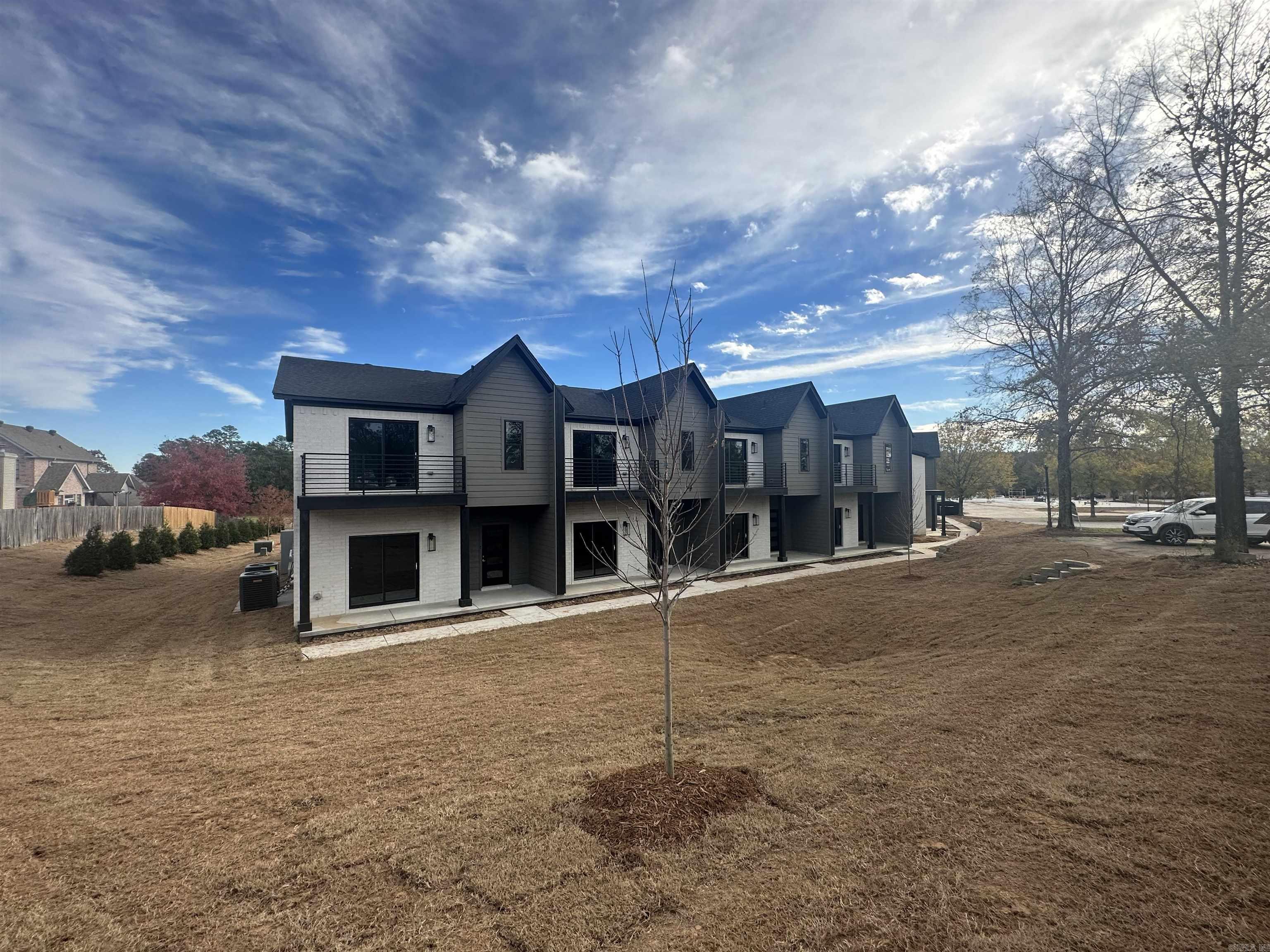 ISABELLE COURT - Residential