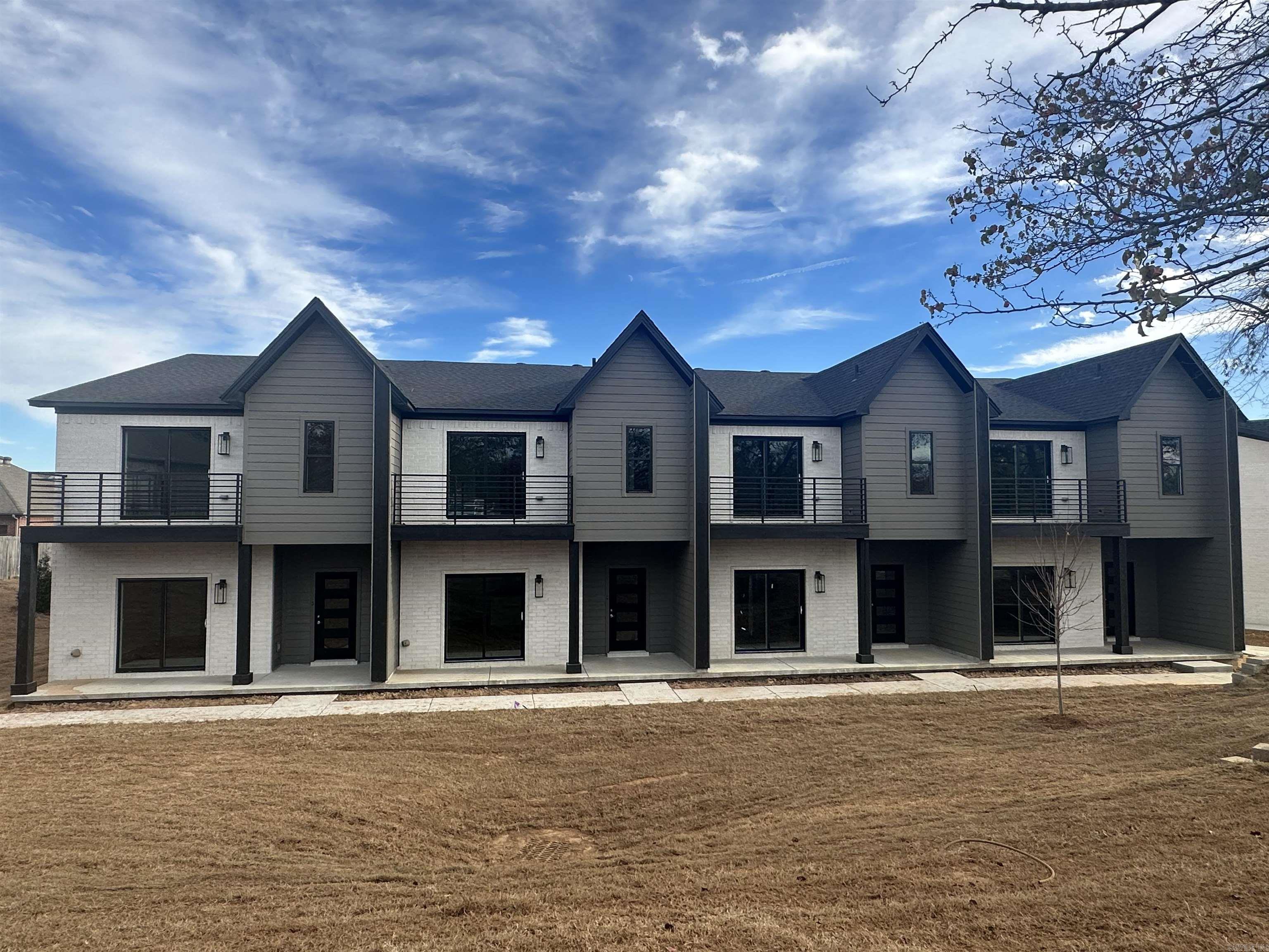 ISABELLE COURT - Residential