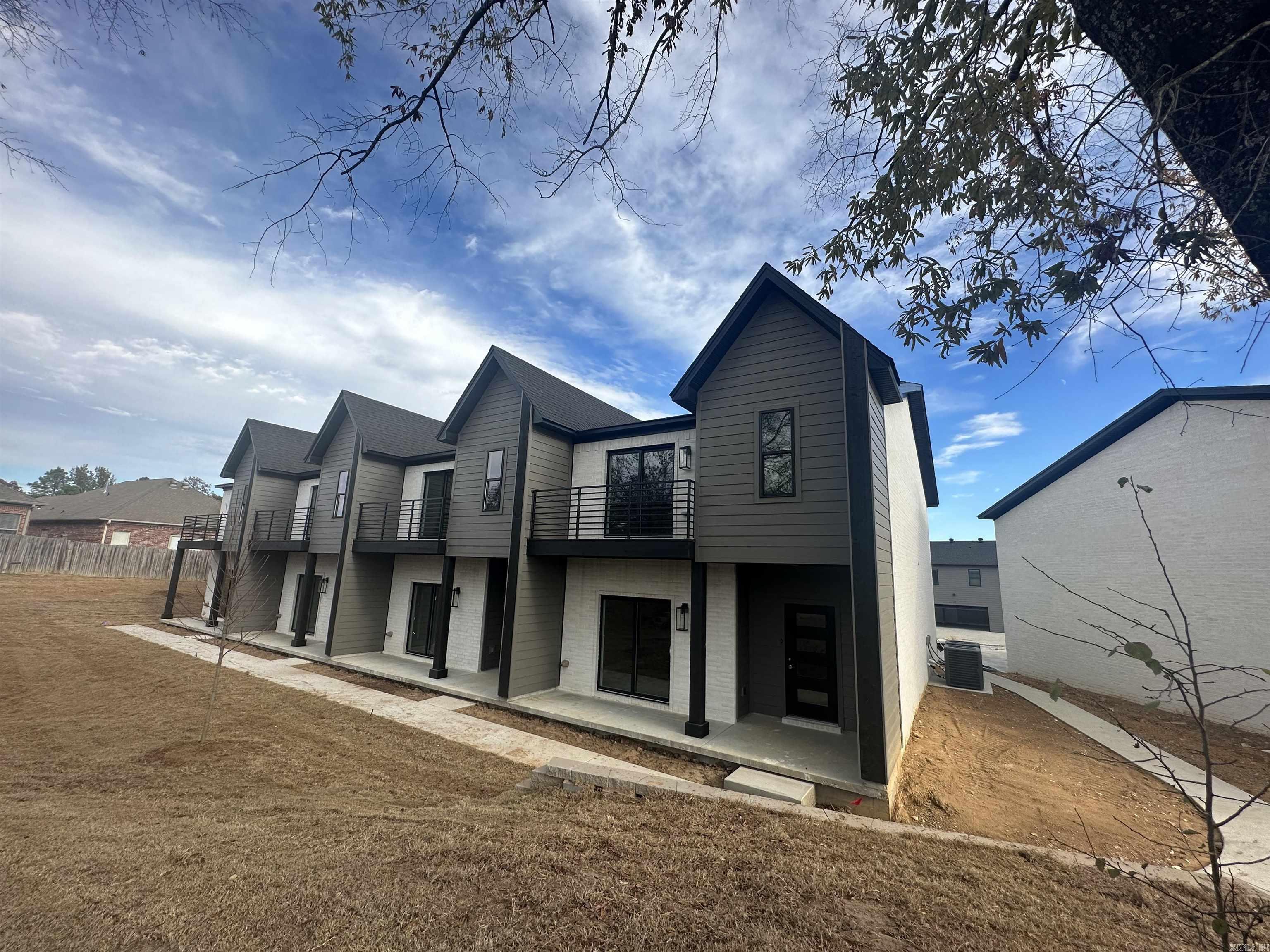 ISABELLE COURT - Residential