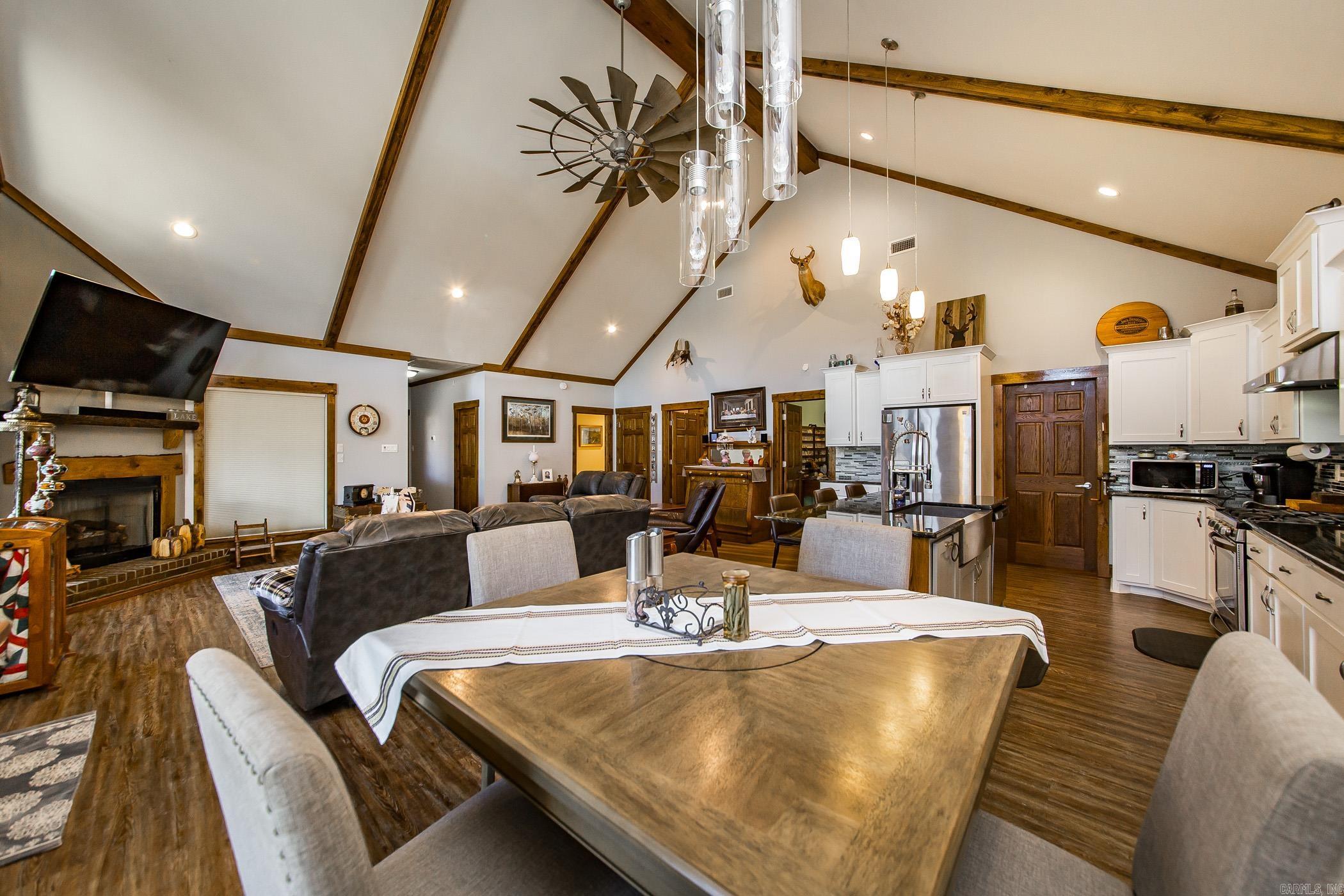 SILVER SHORES - Residential