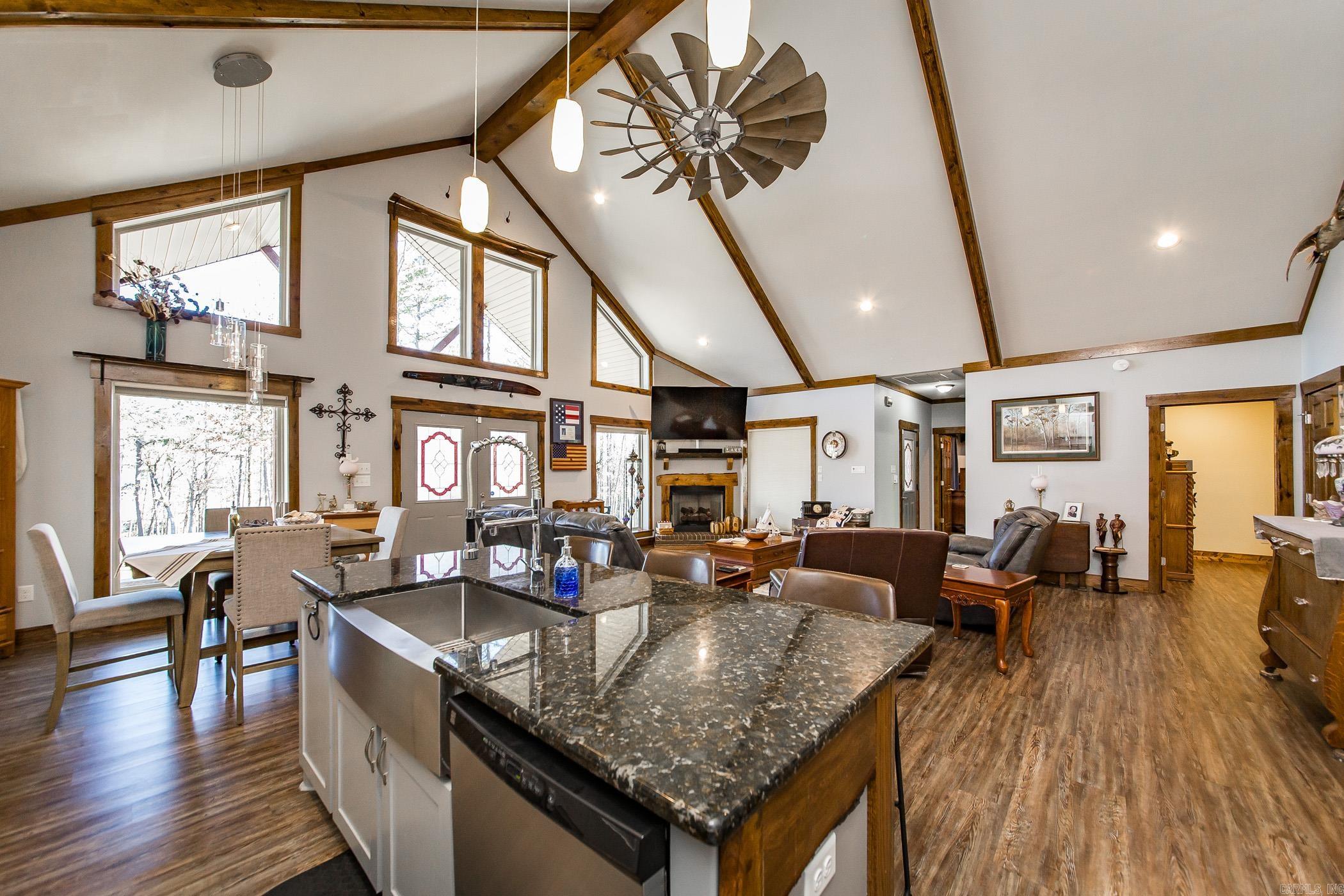 SILVER SHORES - Residential