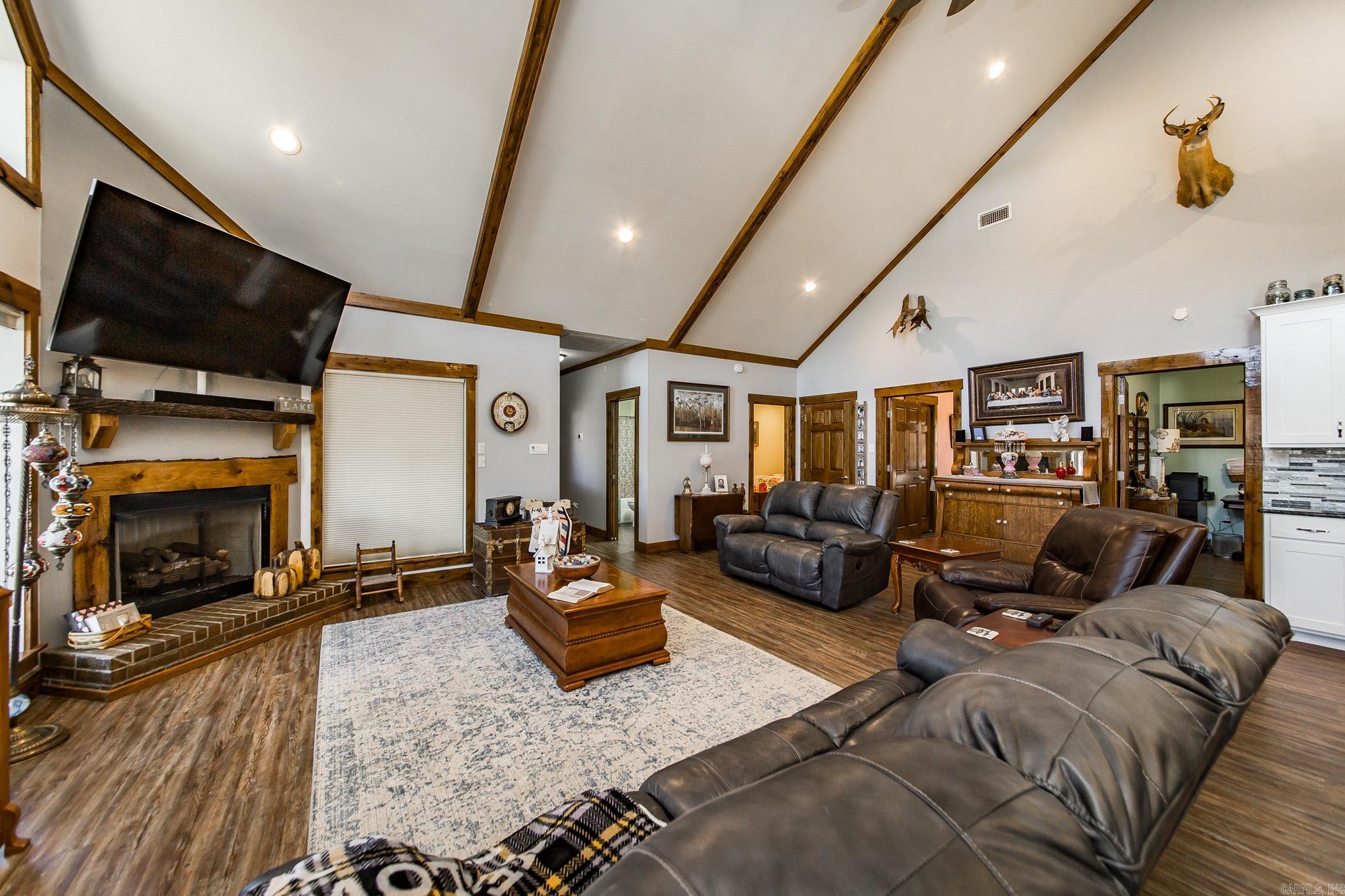SILVER SHORES - Residential
