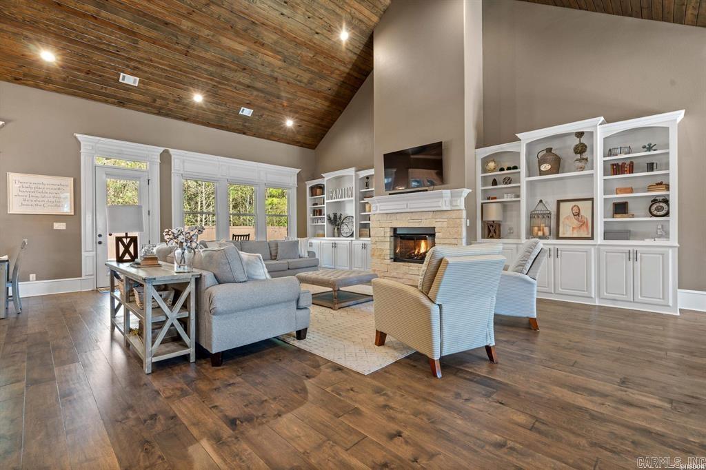 ARLINGTON PARK - Residential