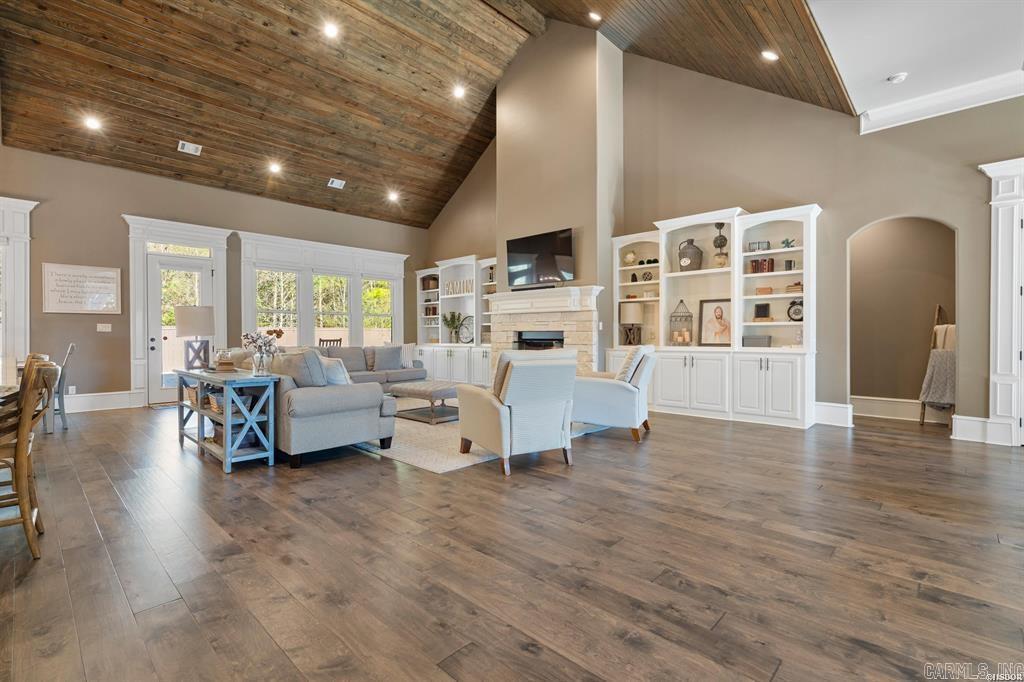 ARLINGTON PARK - Residential