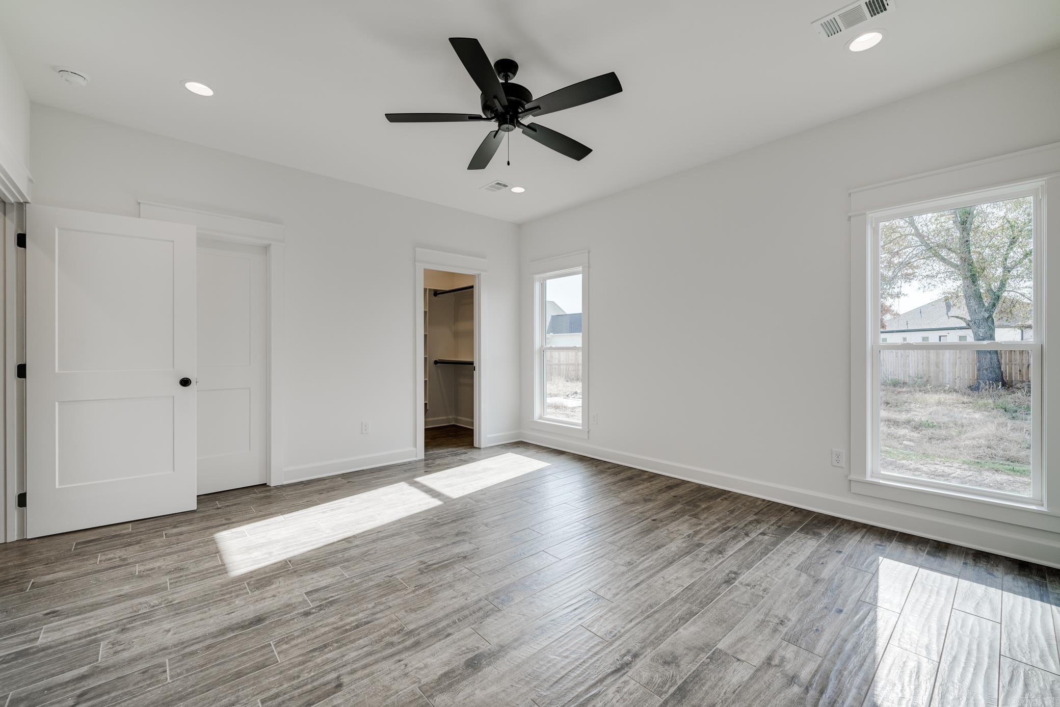 EAST MEADOW - Residential