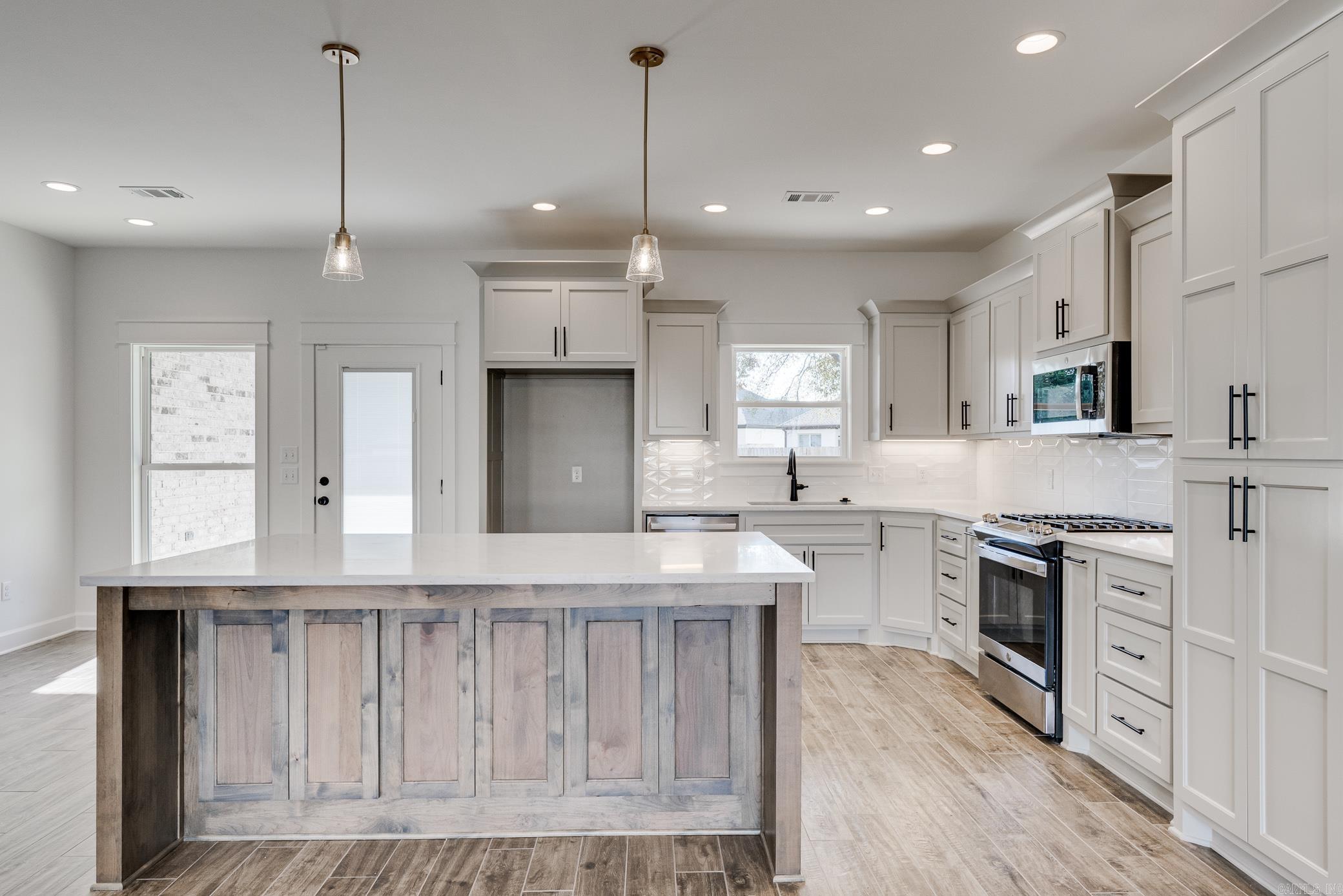 EAST MEADOW - Residential